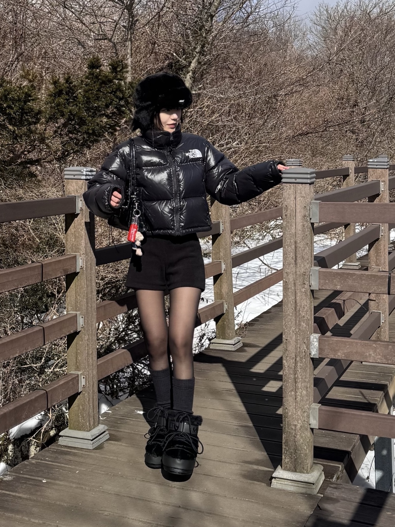 (W) Moon Boot Icon Low Faux-Fur Boots Black, (W) The North Face Nuptse Short Jacket TNF Black 착용 스타일