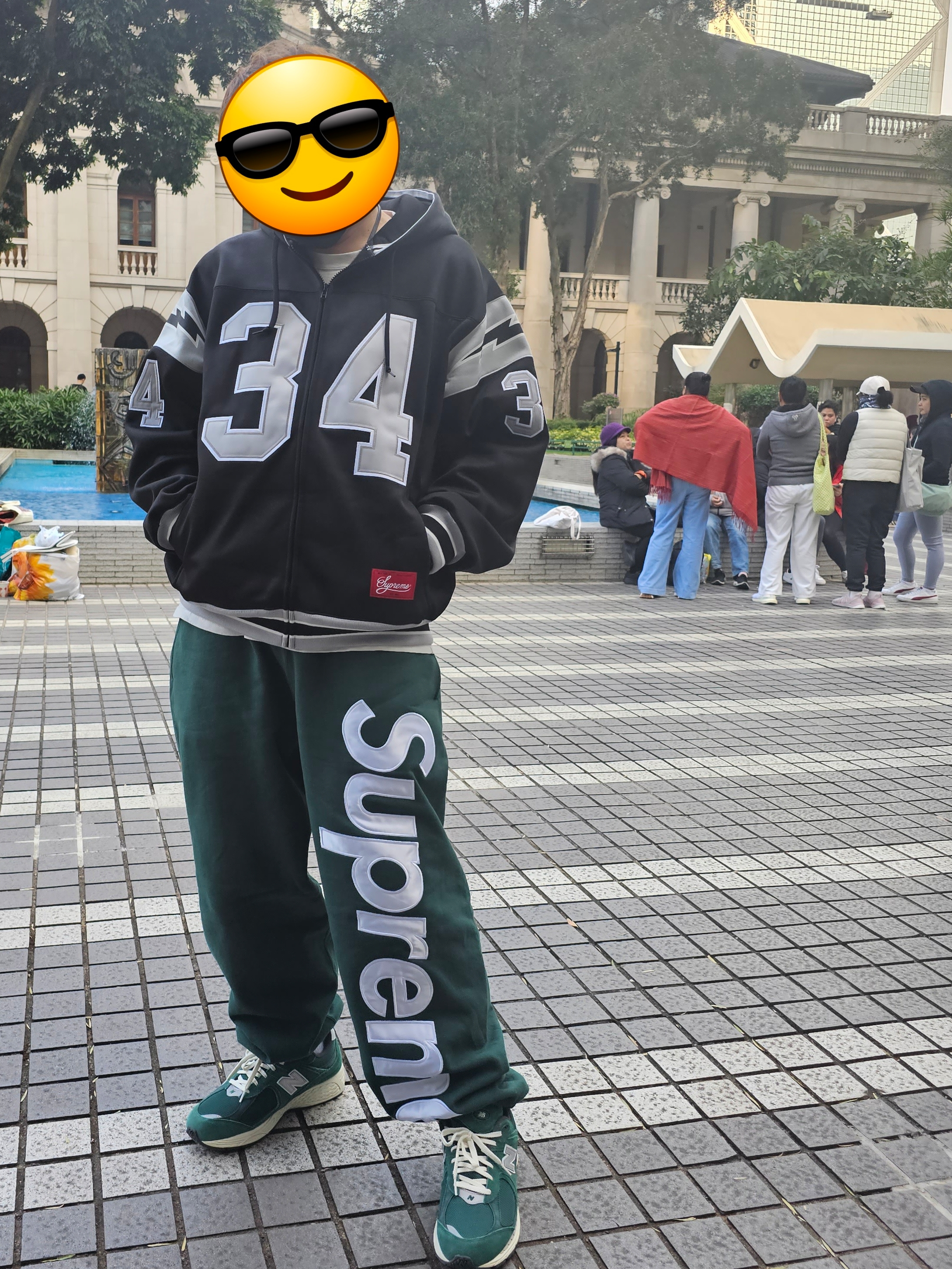 Supreme Football Zip Up Hooded Sweatshirt Black - 24SS, Supreme Satin Applique Sweatpants Dark Green - 24FW 착용 스타일 - 2