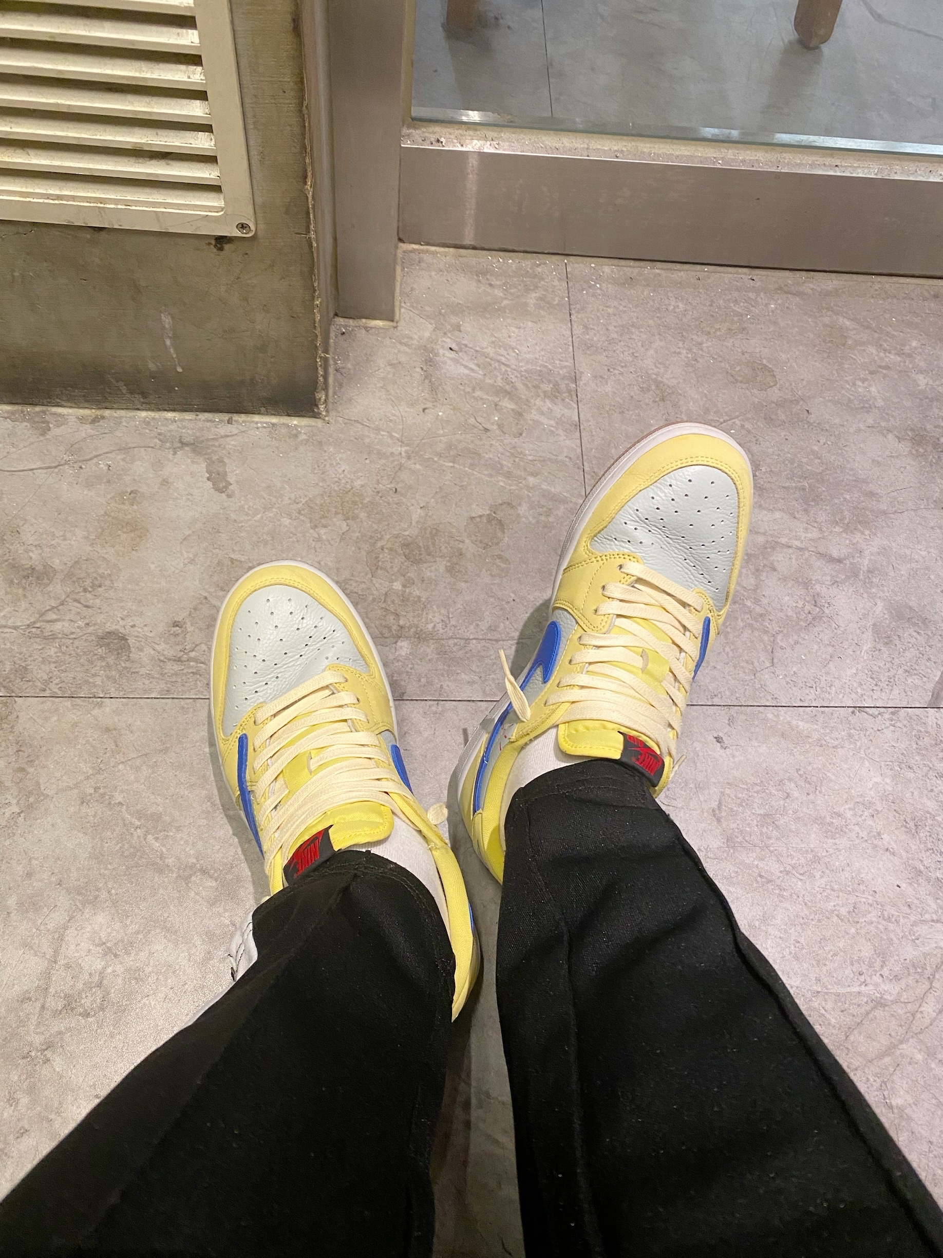 (W) Jordan 1 x Travis Scott Retro Low OG SP Canary 착용 스타일
