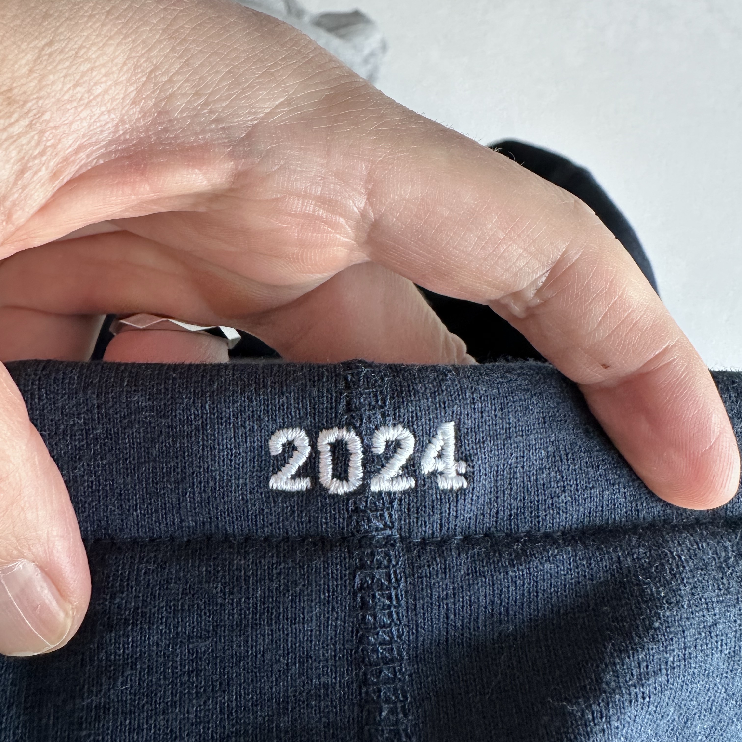 Supreme Box Logo Hooded Sweatshirt Heather Grey - 24FW, Supreme Box Logo Hooded Sweatshirt Navy - 24FW 착용 스타일 - 5