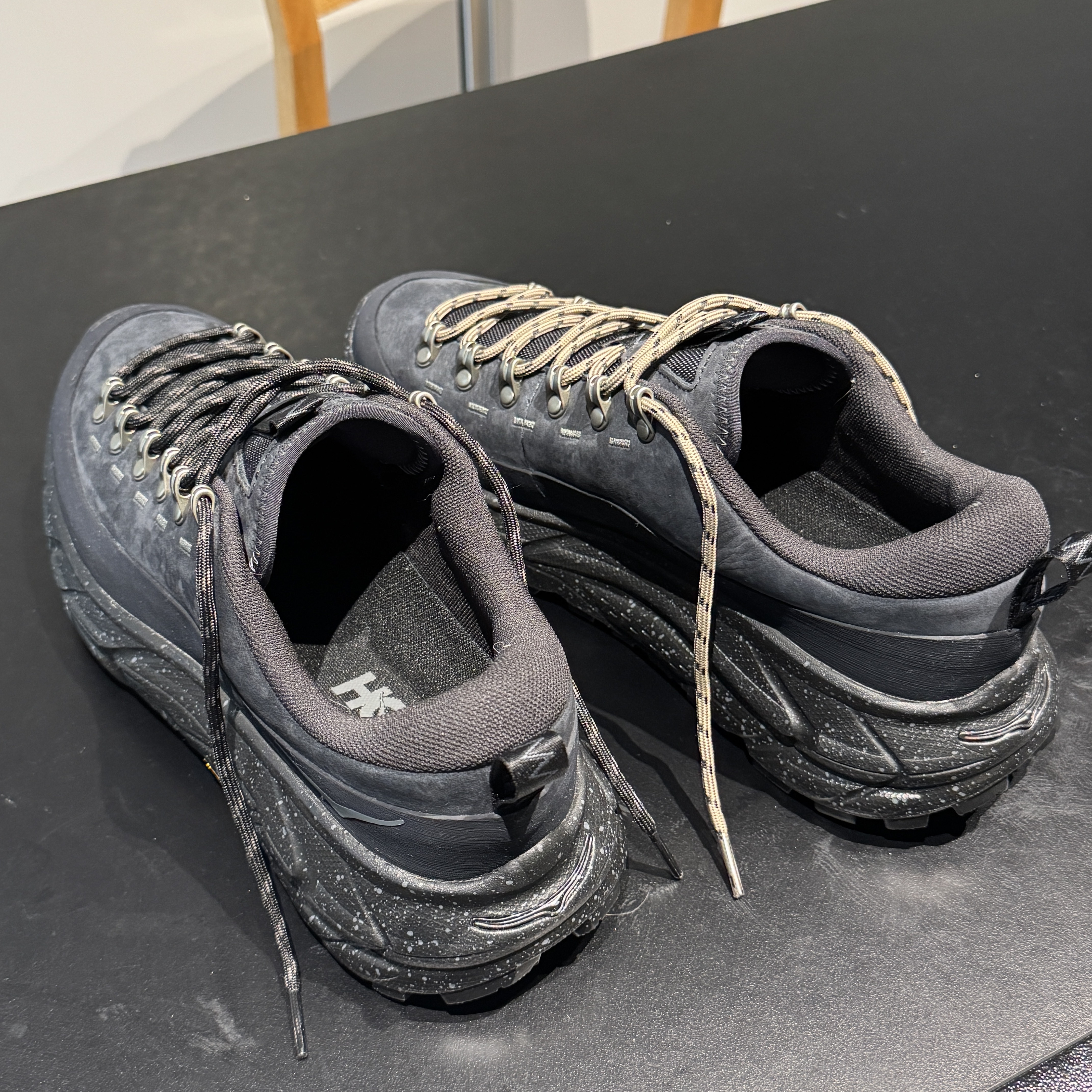 Hoka Tor Summit 2 Black 착용 스타일 - 1