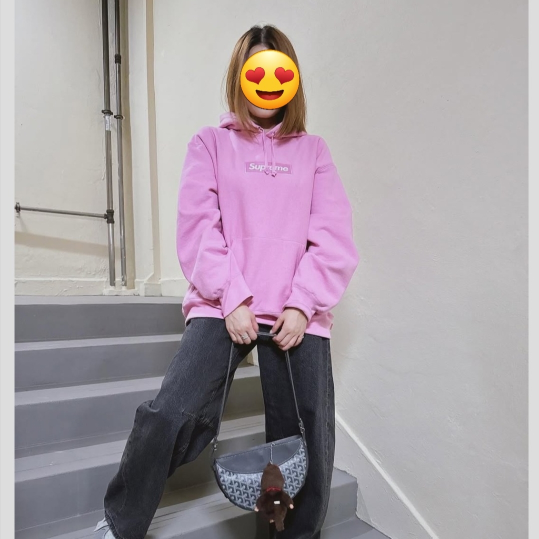 Supreme Box Logo Hooded Sweatshirt Dusty Pink - 24FW, Supreme Lasered Denim Camp Cap White - 24FW 착용 스타일 - 3