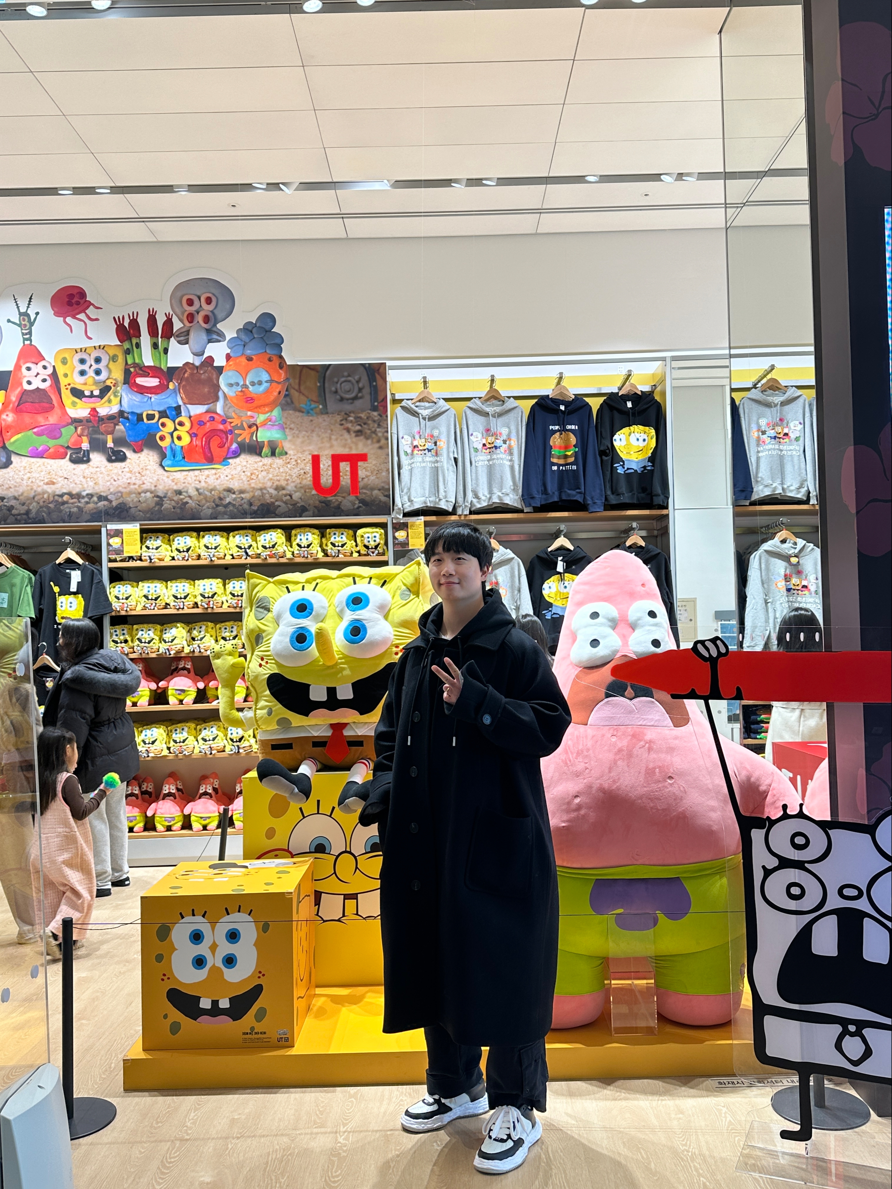 Undermycar Legion.02 Balmacaan Oversized Wool Coat Black, Maison Mihara Yasuhiro Wayne OG Sole Leather Low-top Sneakers Black White 착용 스타일