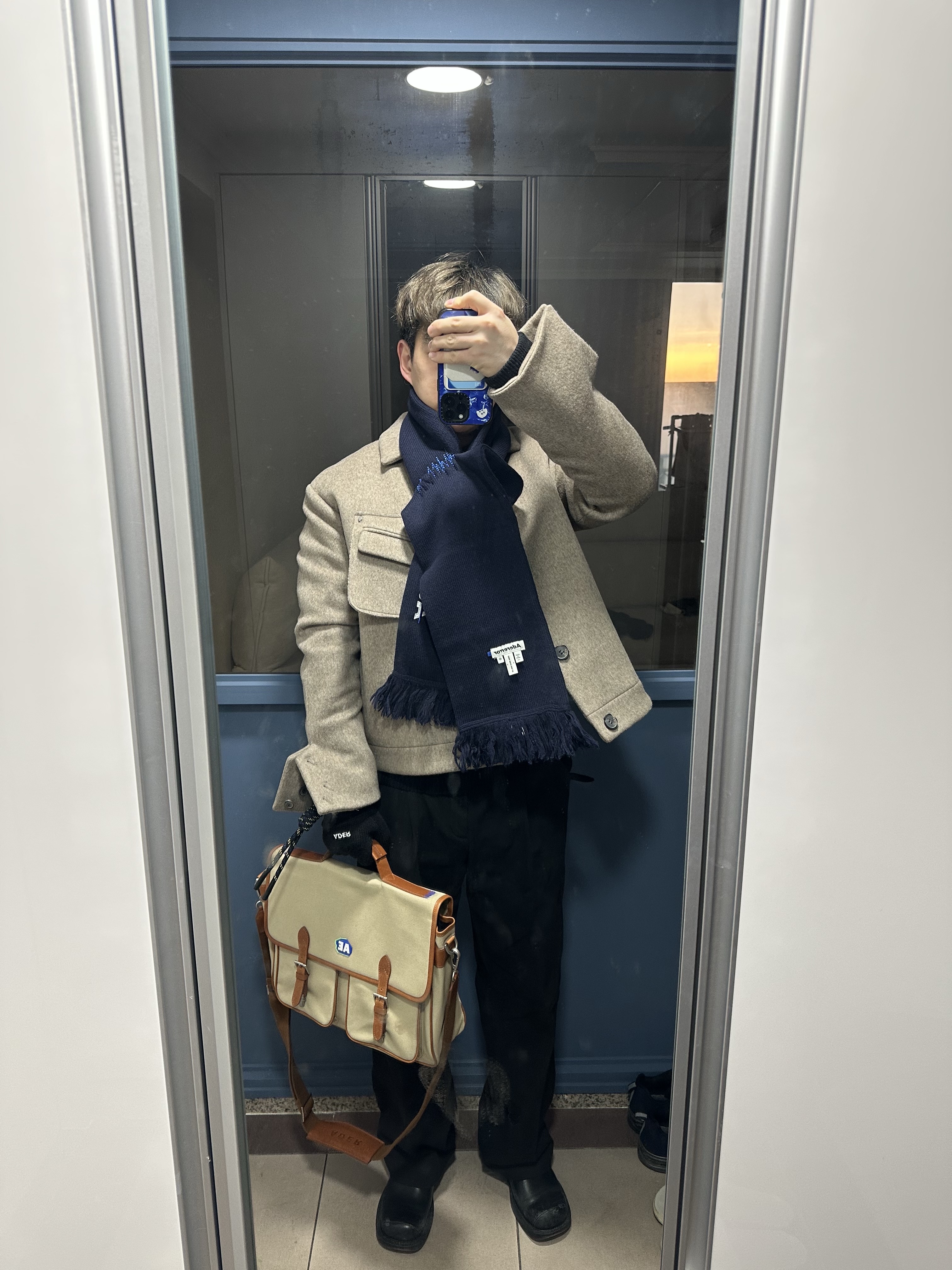 Ader Error Menard Pea Coat Ivory, Ader Error Afold Muffler Navy 착용 스타일