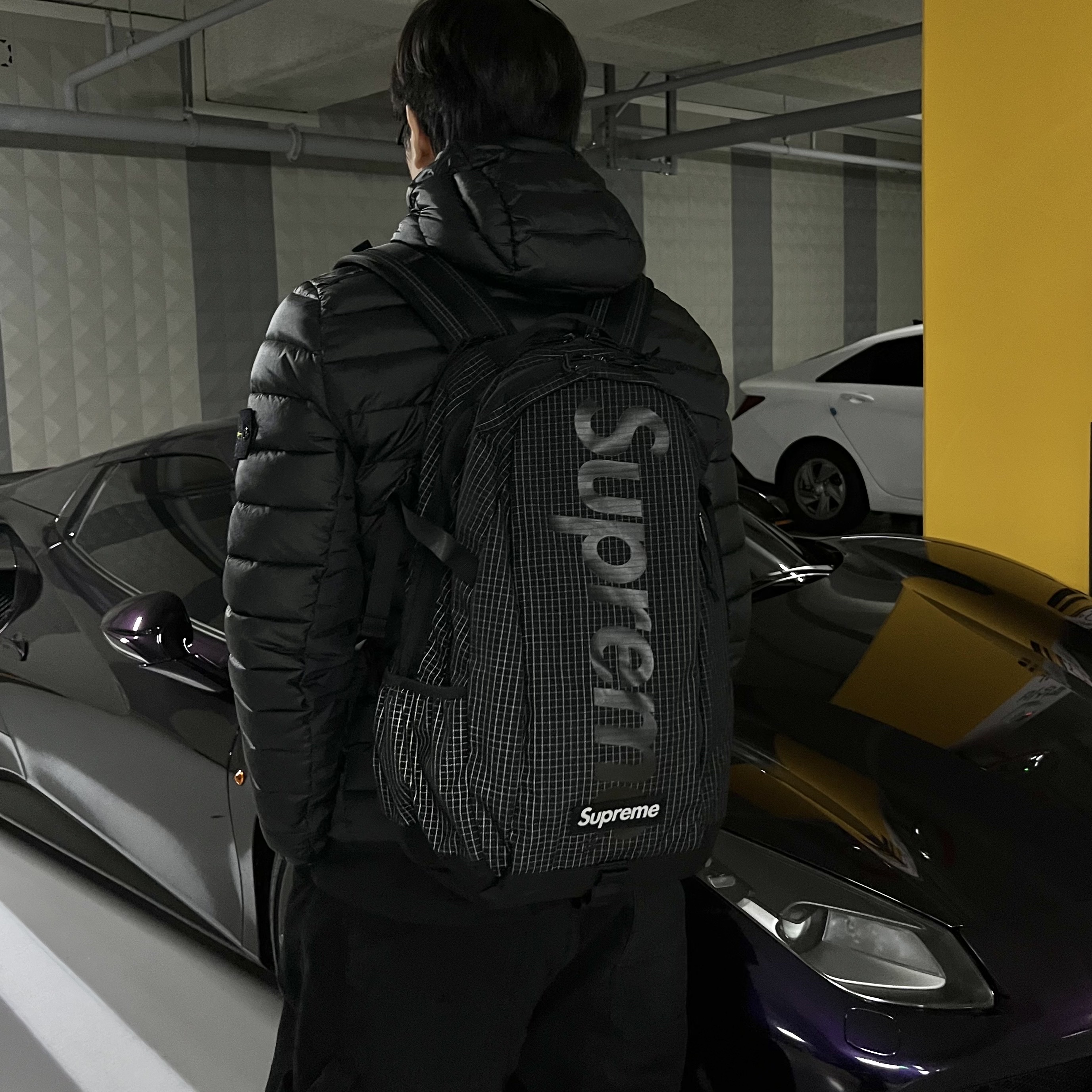 Supreme Backpack Black - 24SS, Stone Island 40324 Loom Woven Chambers Recycled Nylon Down-TC Light Hooded Down Jacket Black - 24FW 착용 스타일