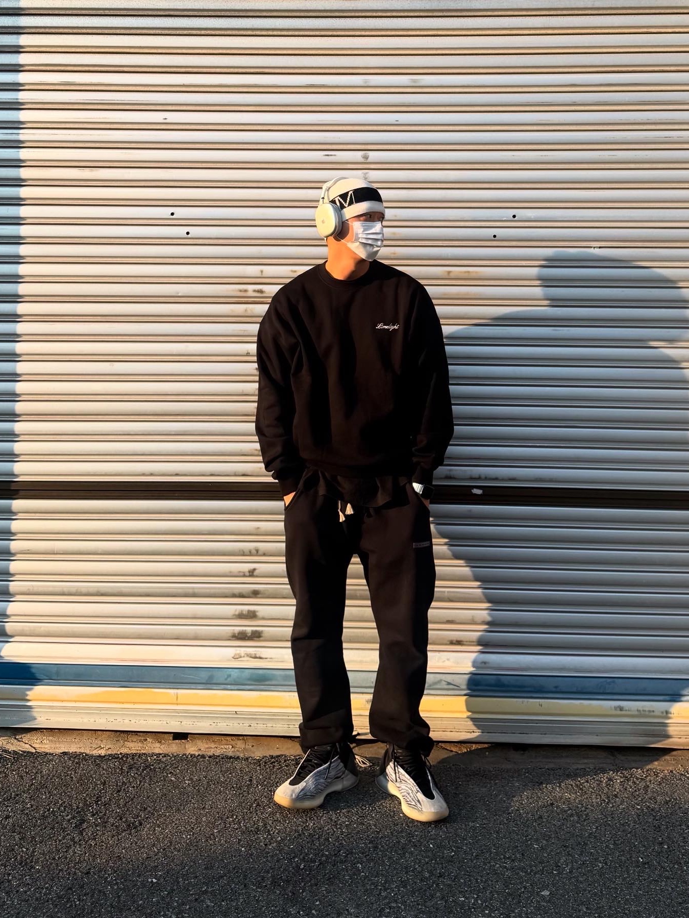 Adidas Yeezy QNTM Lifestyle, Matin Kim Logo Jacquard Short Beanie White 착용 스타일 - 2