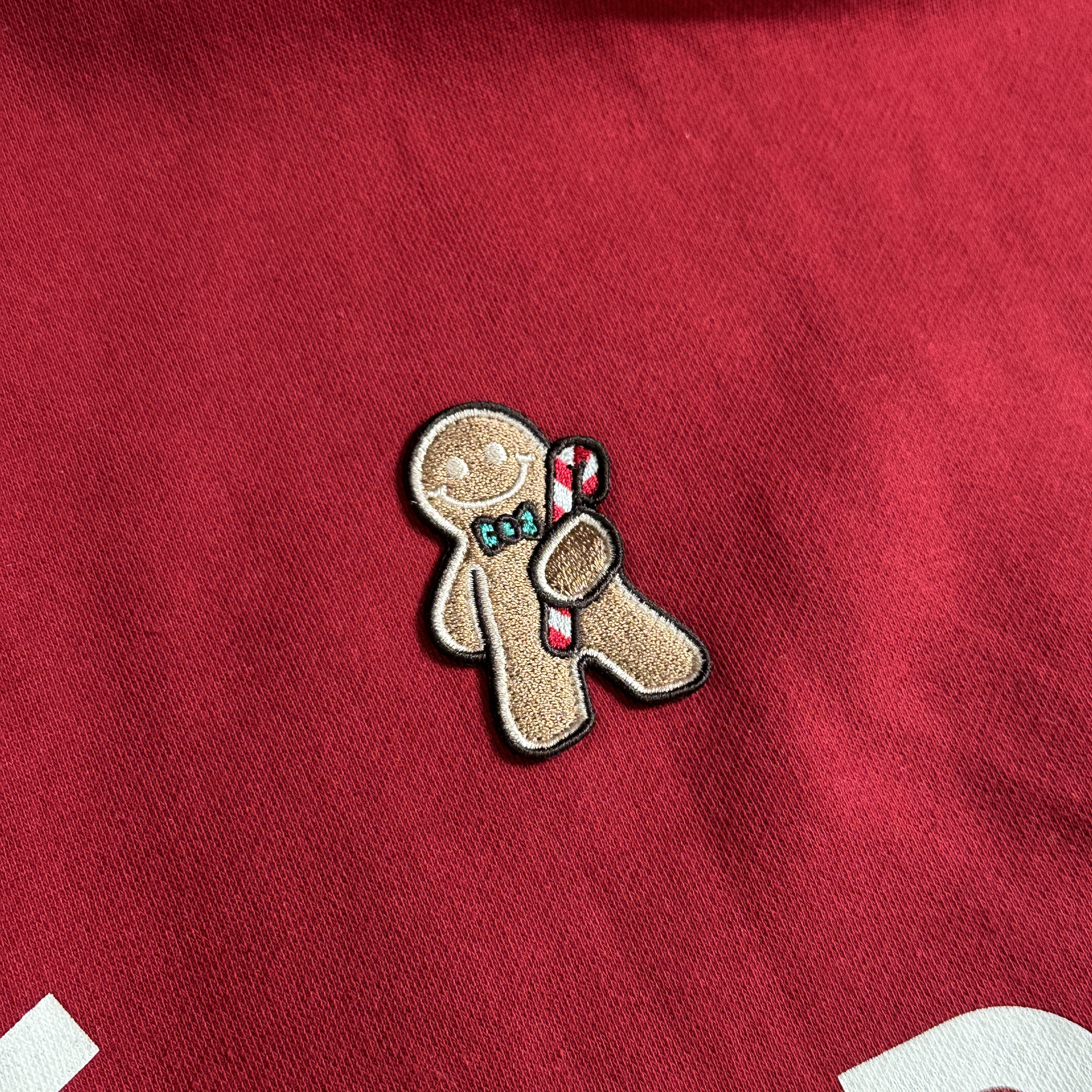 IAB Studio 24 Christmas Hoodie Burgundy Oatmeal 착용 스타일