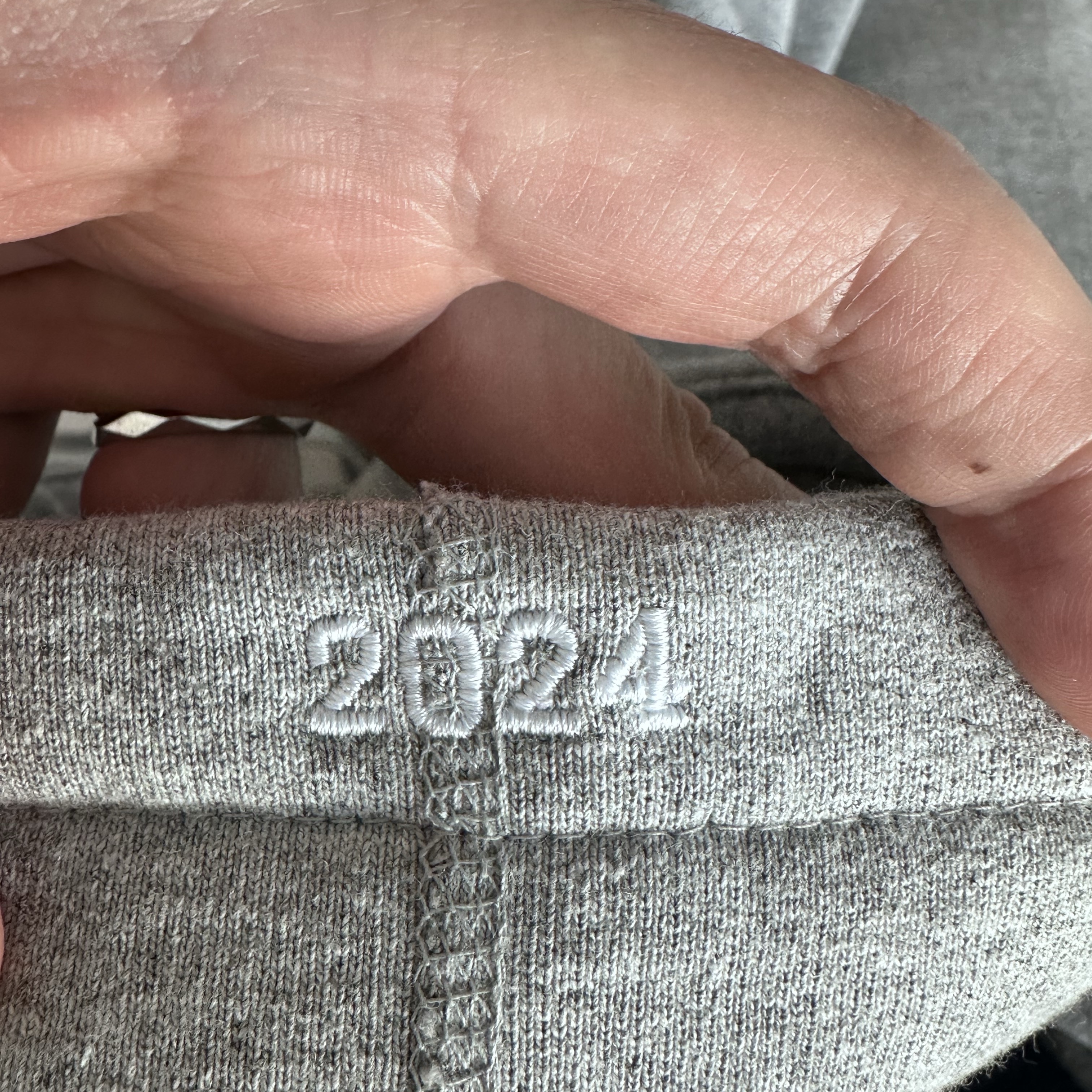 Supreme Box Logo Hooded Sweatshirt Heather Grey - 24FW, Supreme Box Logo Hooded Sweatshirt Navy - 24FW 착용 스타일 - 4