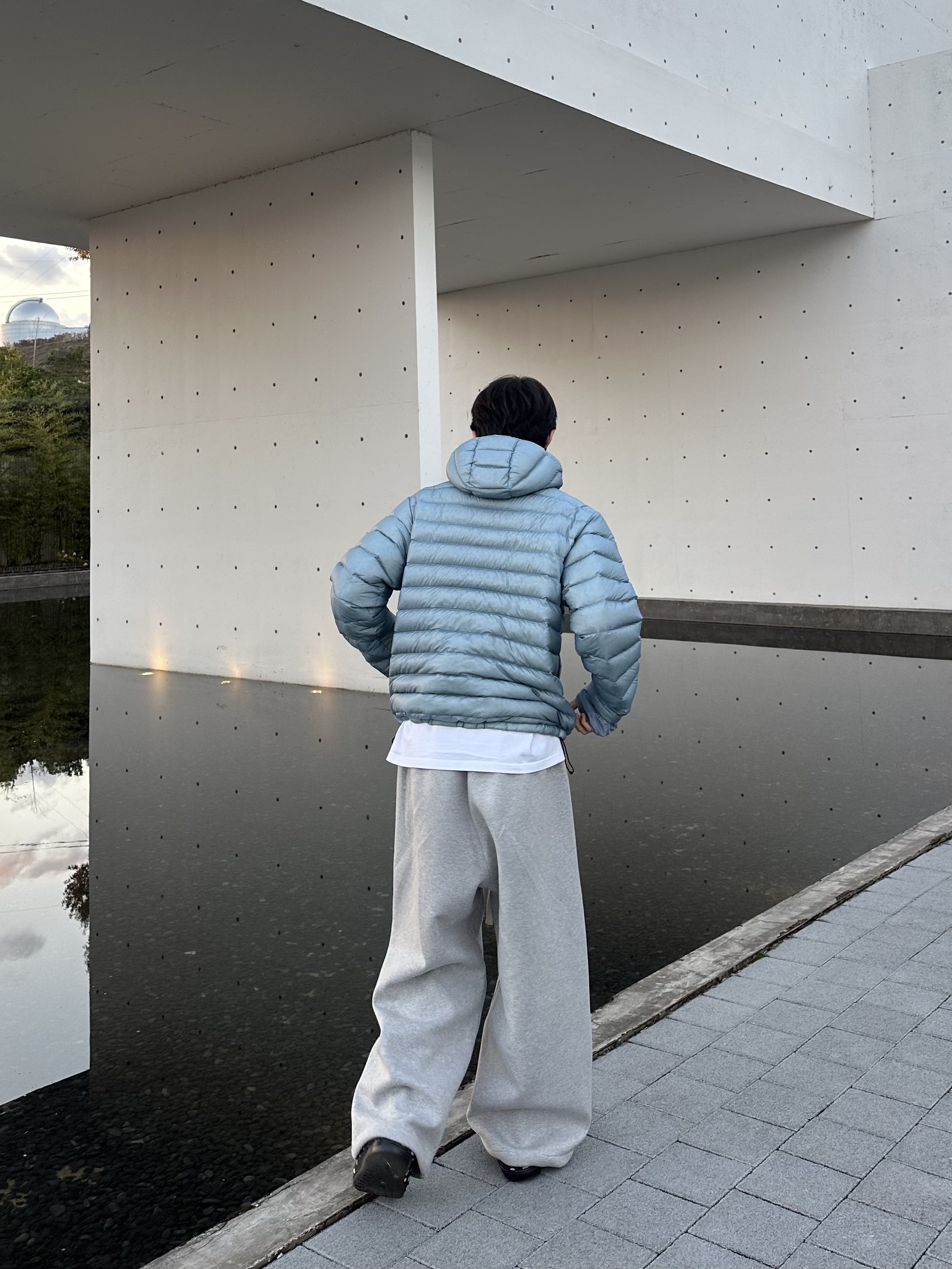Sansan Gear Suffix Puffer Jacket Sky Blue - 24FW, Nonnod Scuba Pajama Pants Grey 착용 스타일 - 4