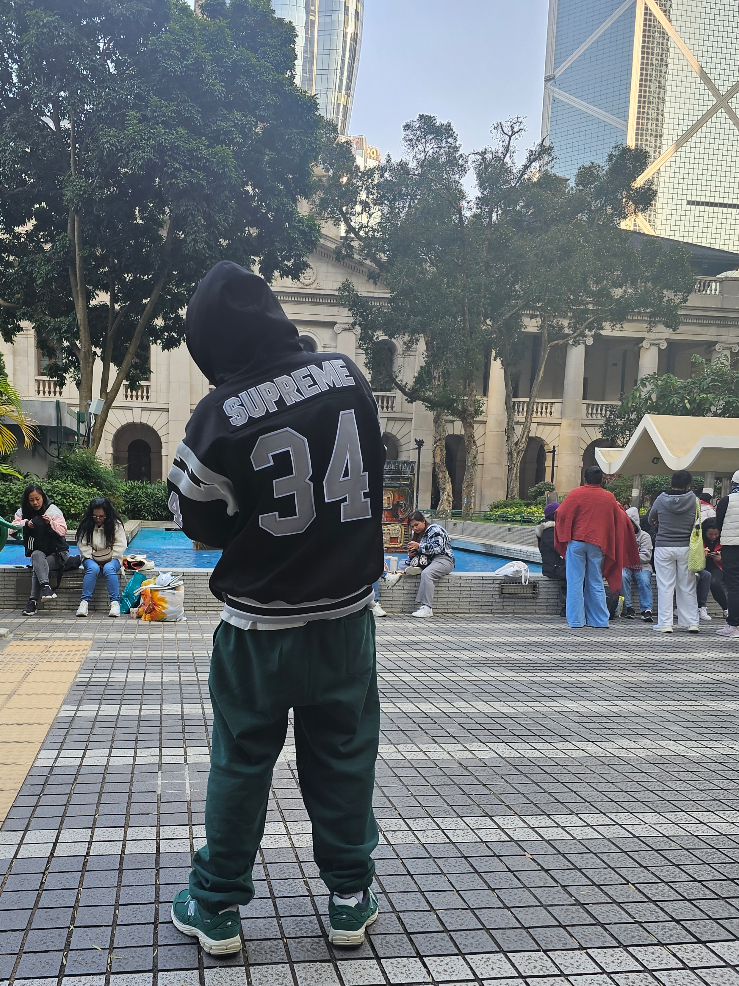 Supreme Football Zip Up Hooded Sweatshirt Black - 24SS, Supreme Satin Applique Sweatpants Dark Green - 24FW 착용 스타일 - 3