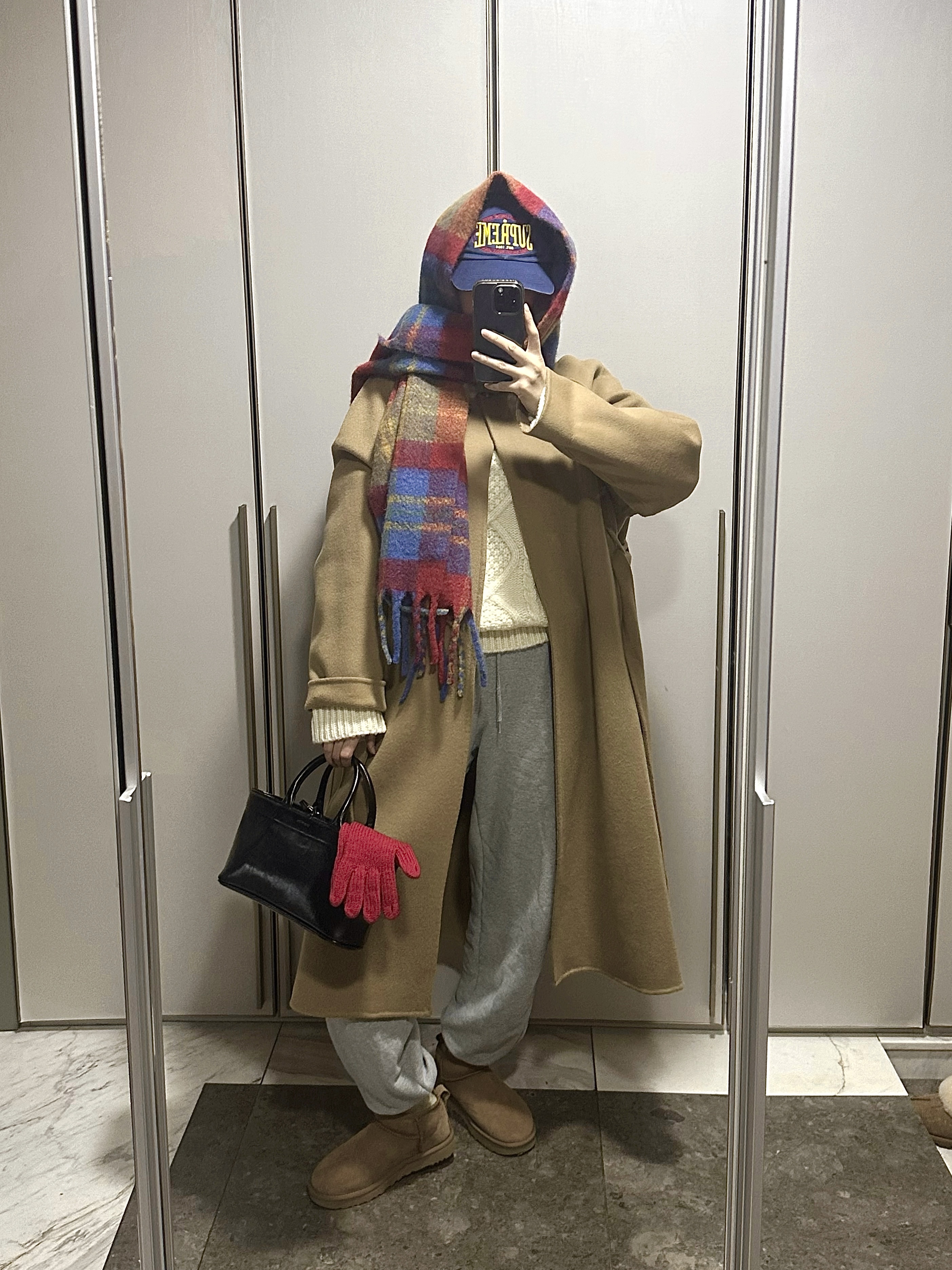 Supreme Warm Up 6-Panel Navy - 23FW, (W) UGG Classic Ultra Mini Boots Chestnut 착용 스타일 - 1
