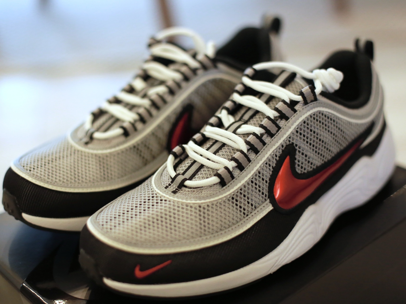 Nike Air Zoom Spiridon Metallic Silver and Sport Red 2024 착용 스타일 - 2