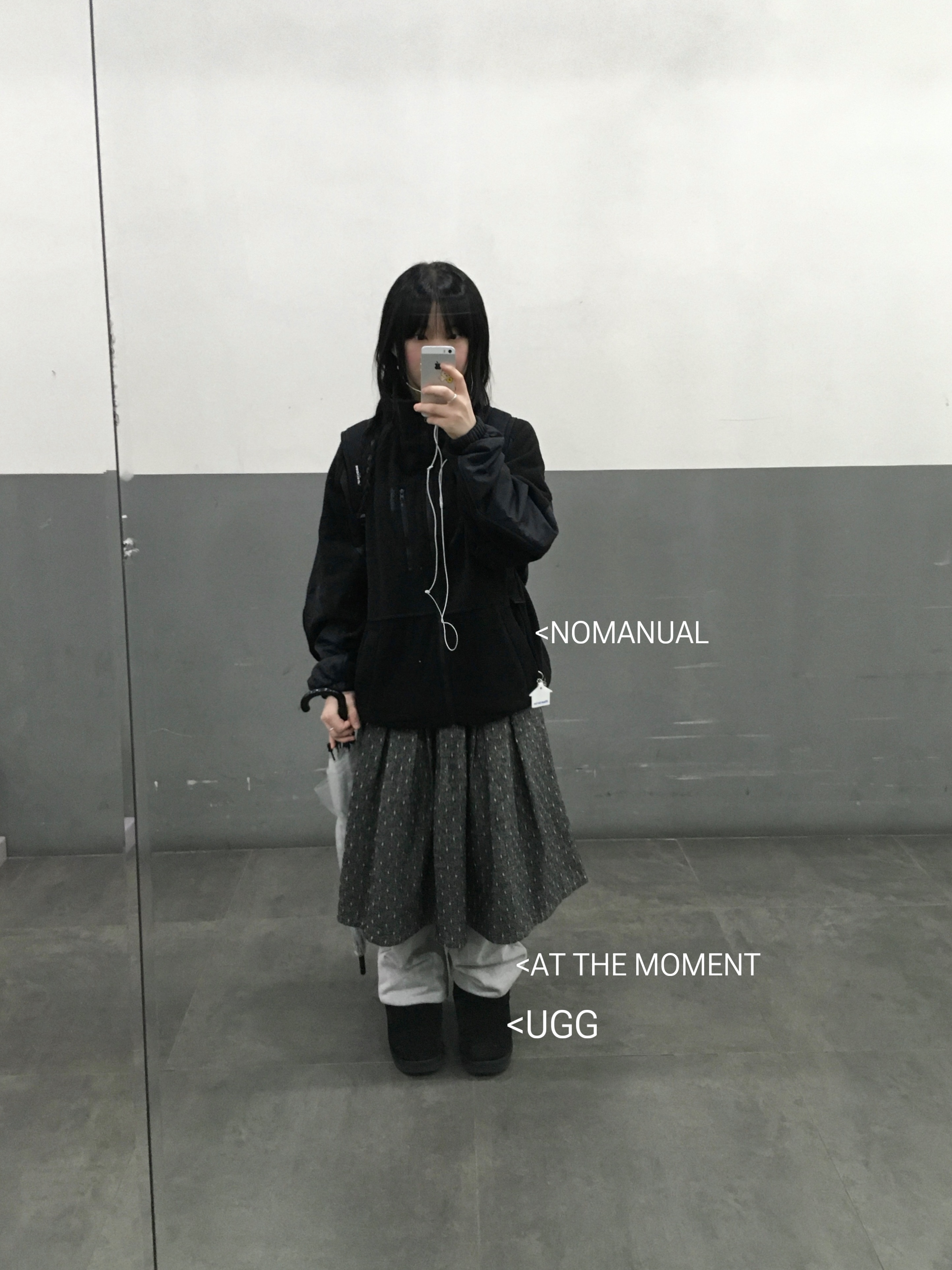 (W) UGG Mini Platform Boots Black, Sou Sou Canvas Soft Gamaguchi Bag (Double Layer) 착용 스타일 - 6