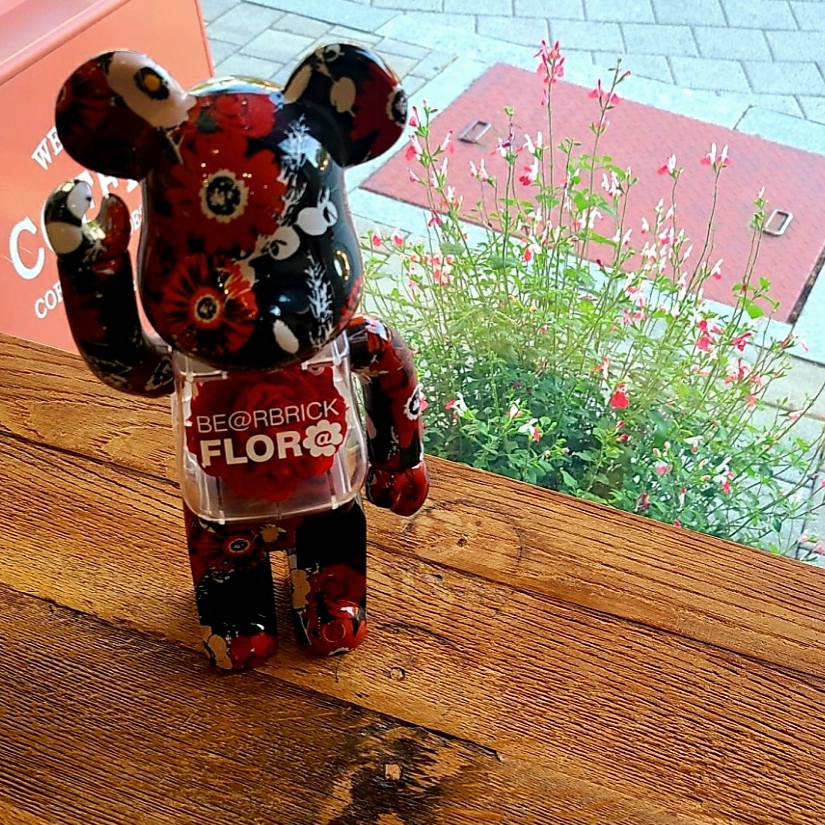 Bearbrick x Shareef 2 100% & 400% Set, Bearbrick Keith Haring #8 100% & 400% Set 착용 스타일 - 8