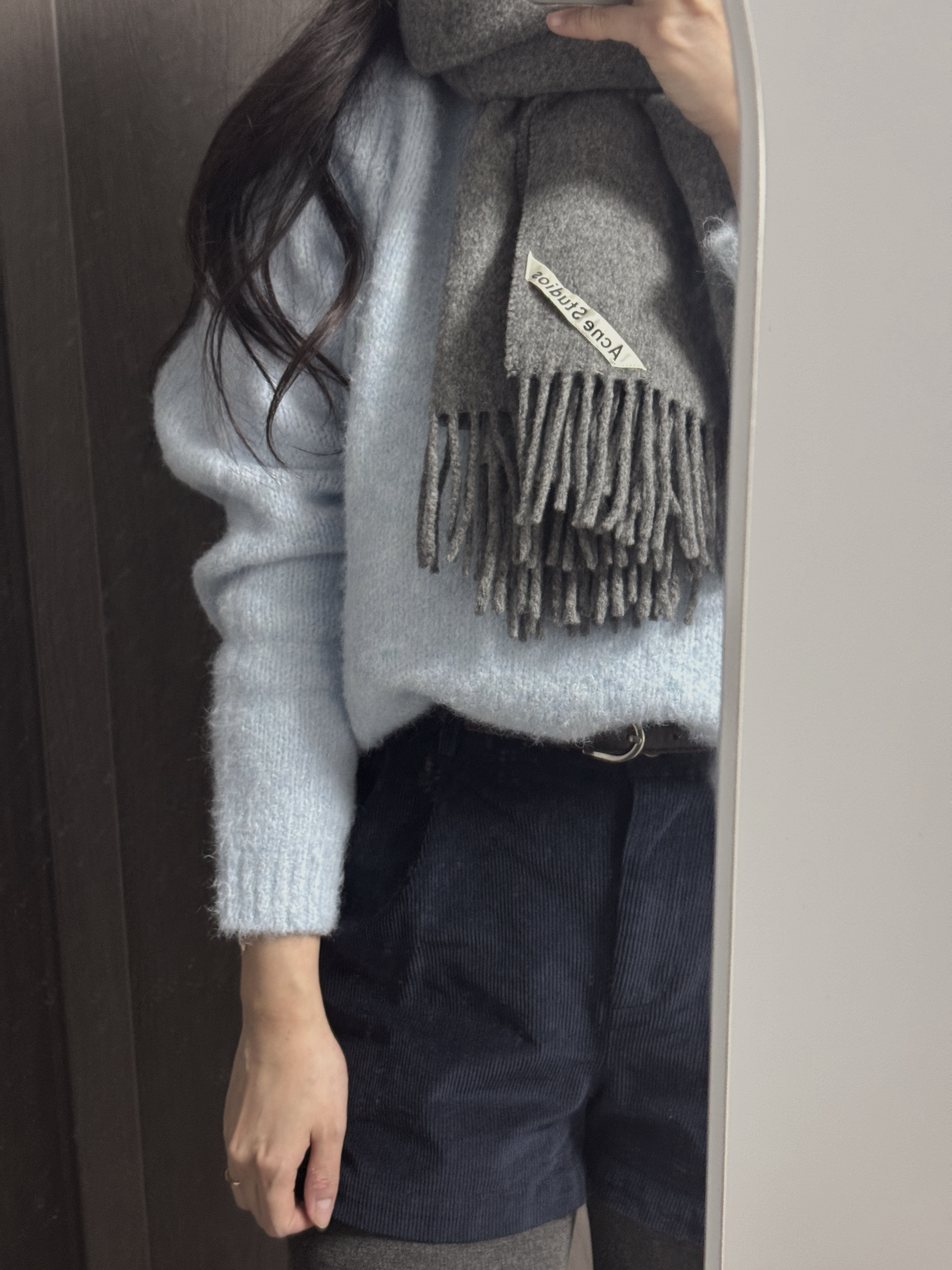 Acne Studios Narrow Wool Fringe Muffler Grey Melange, Acne Studios Wool Fringe Muffler Grey Melange 착용 스타일 - 1