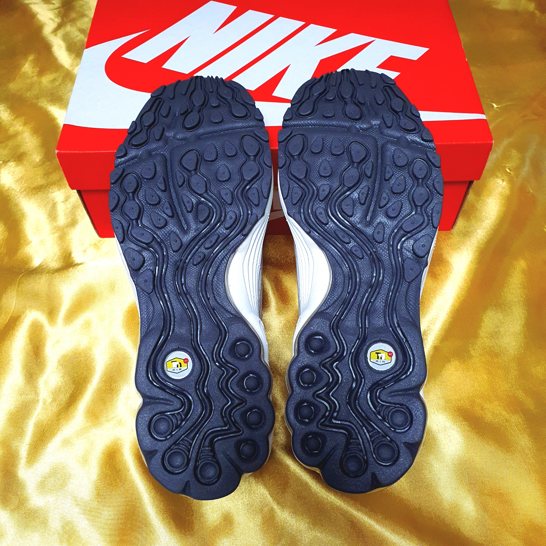 Nike Air Tuned Max Cream Iron Grey 착용 스타일 - 4