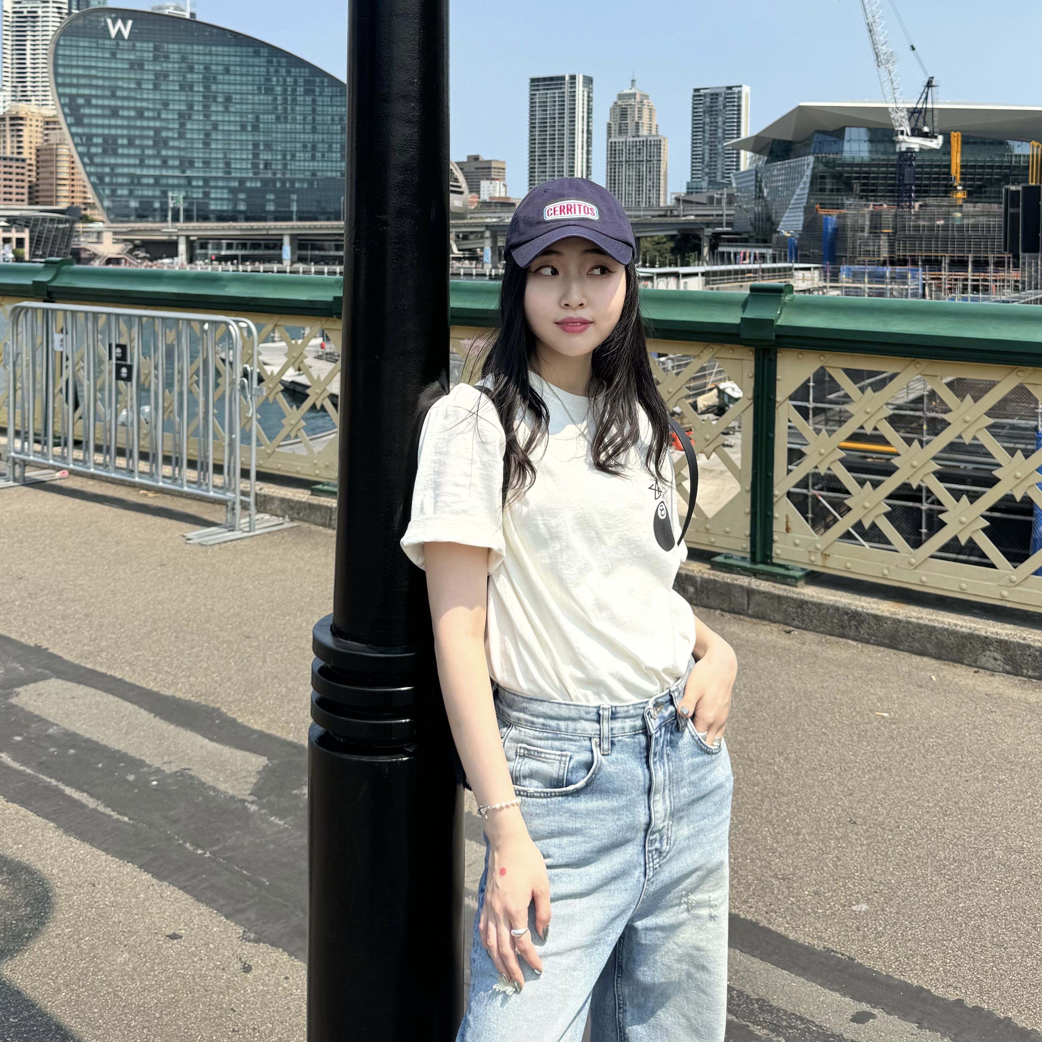 Stussy 8 Ball Pigment Dyed T-Shirt Natural 착용 스타일 - 2