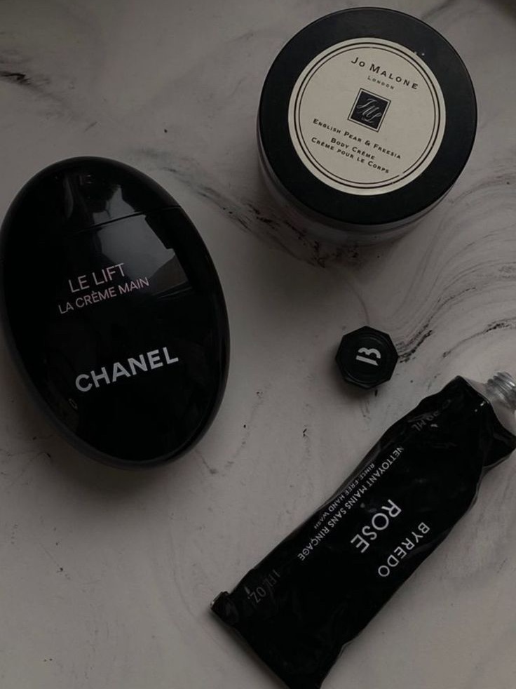 Chanel Le Lift La Creme Main Hand Cream 50ml, Jo Malone English Pear & Freesia Body Creme 50ml 착용 스타일 - 1