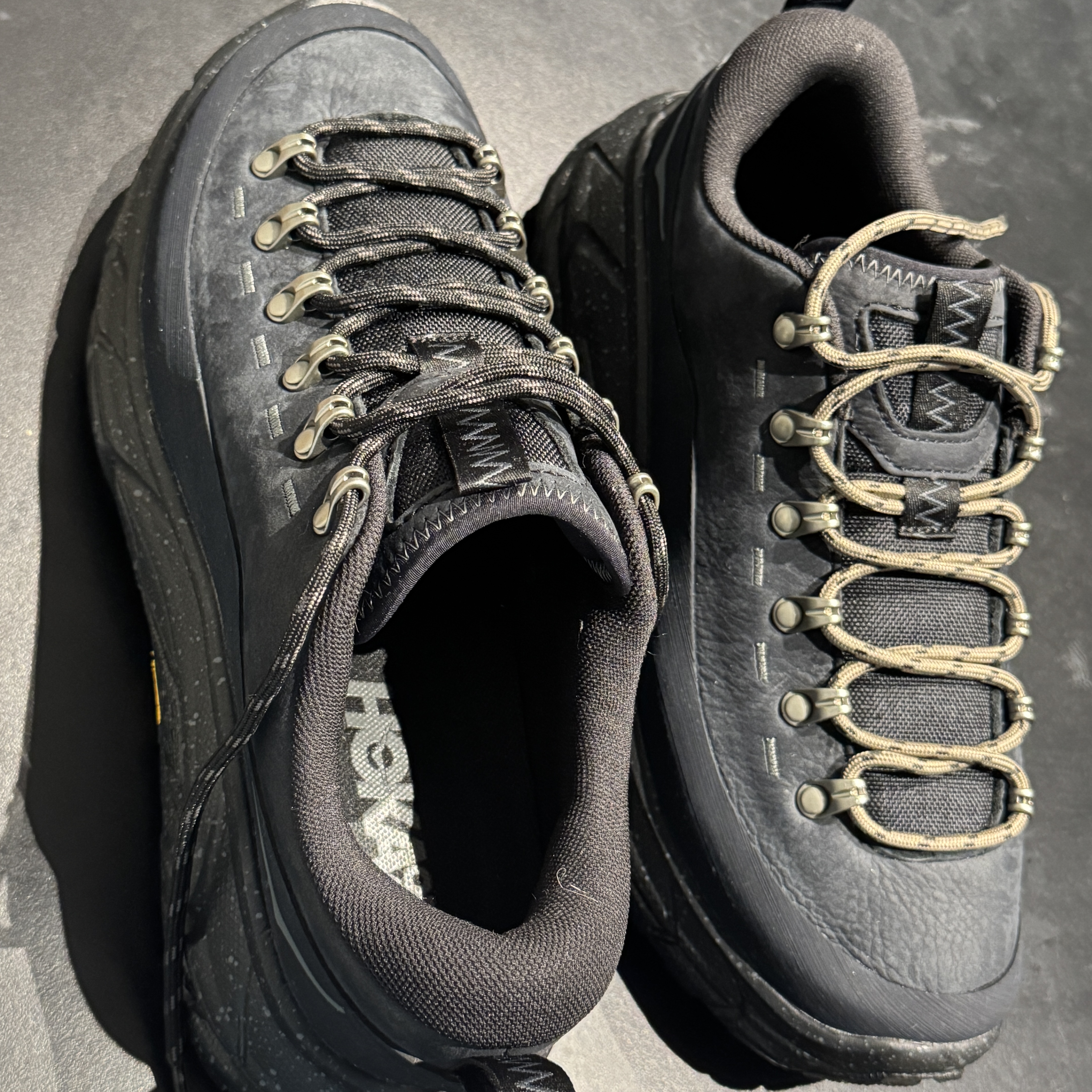 Hoka Tor Summit 2 Black 착용 스타일 - 3