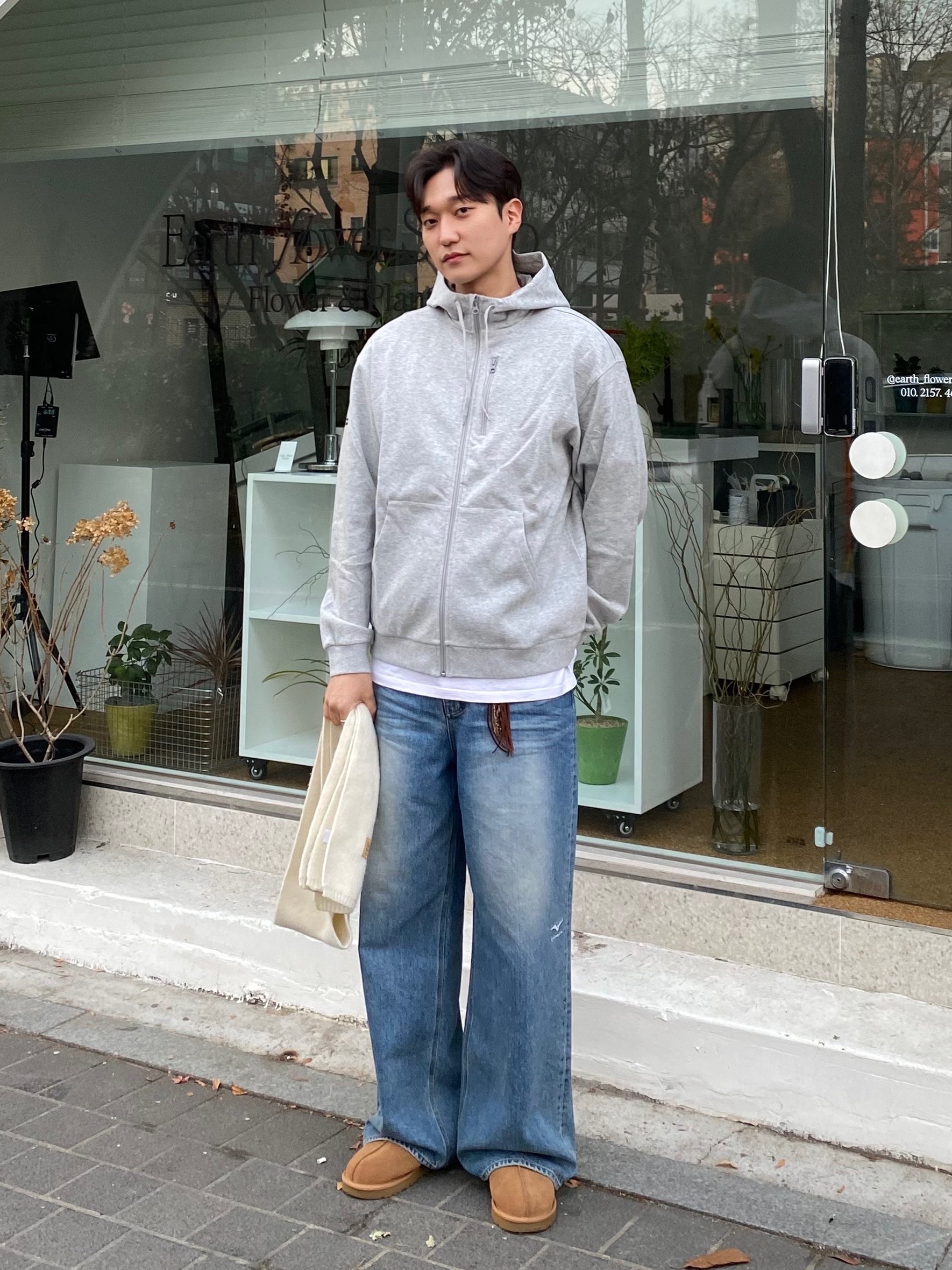 UGG Tasman Slipper Chestnut, STU X MIZUNO Stu Logo Embroidery Denim Pants Mid Blue 착용 스타일 - 2