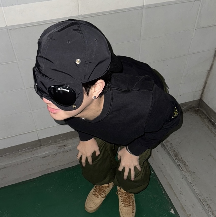 Stone Island 63020 Crewneck Sweatshirt Black - 22FW, Nike Air Force 1 High '07 LV8 WB Flax 착용 스타일 - 1