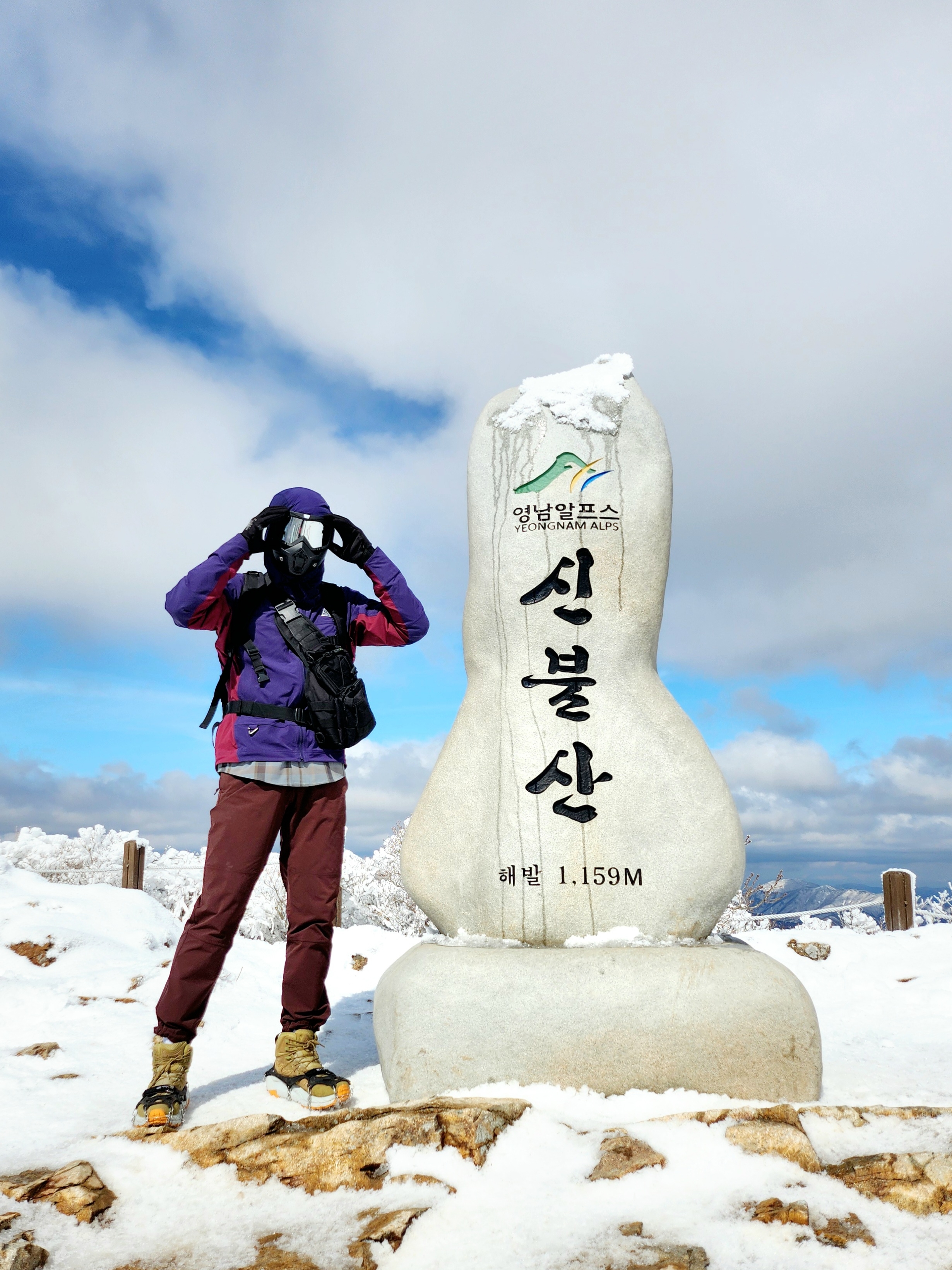 Nike ACG Sun farer Trail Pants Earth - Asia, Nike ACG Dri-Fit UV Devastation Trail Shirt Smoke Grey - Asia 착용 스타일