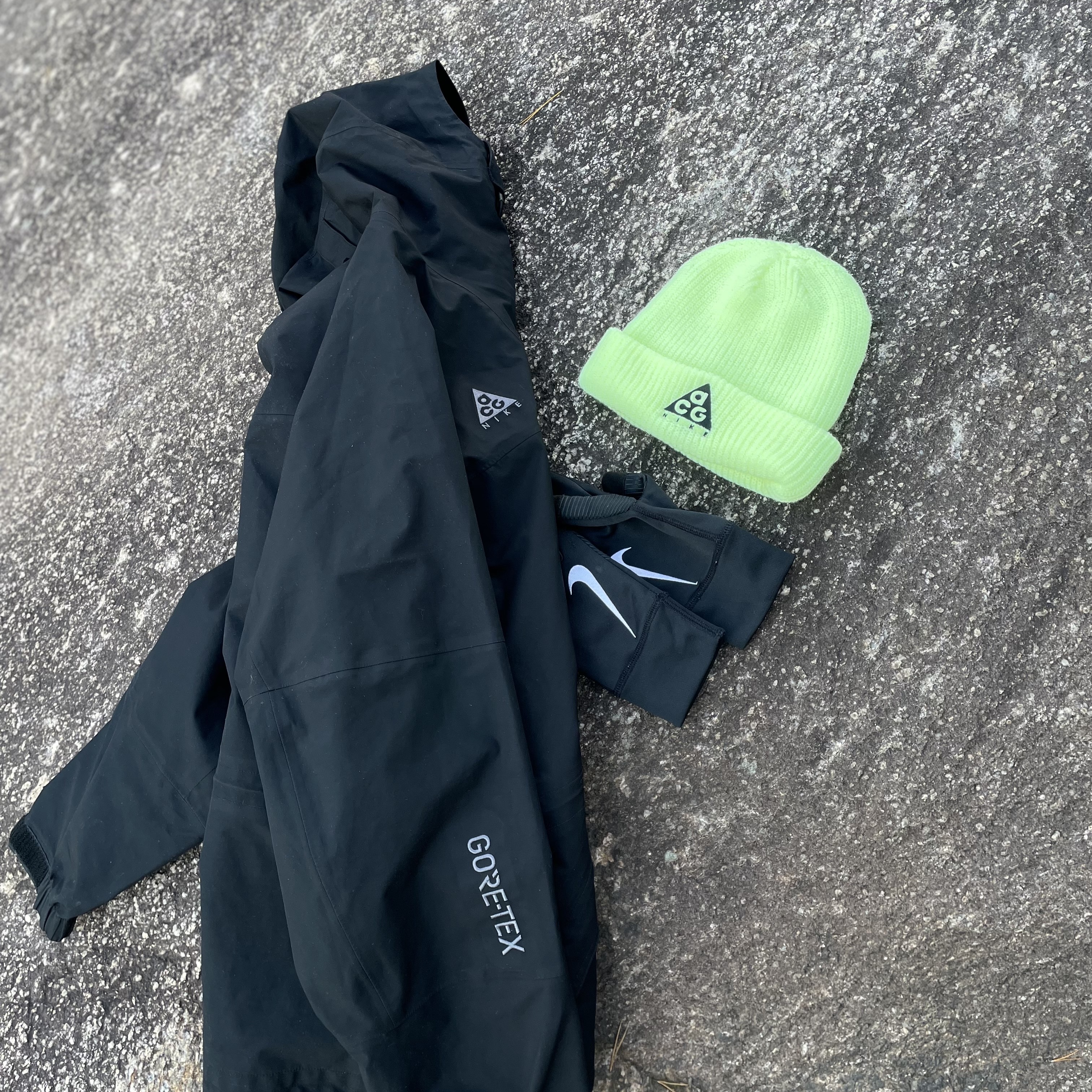 Nike ACG Gore-Tex Jacket Black Anthracite 착용 스타일