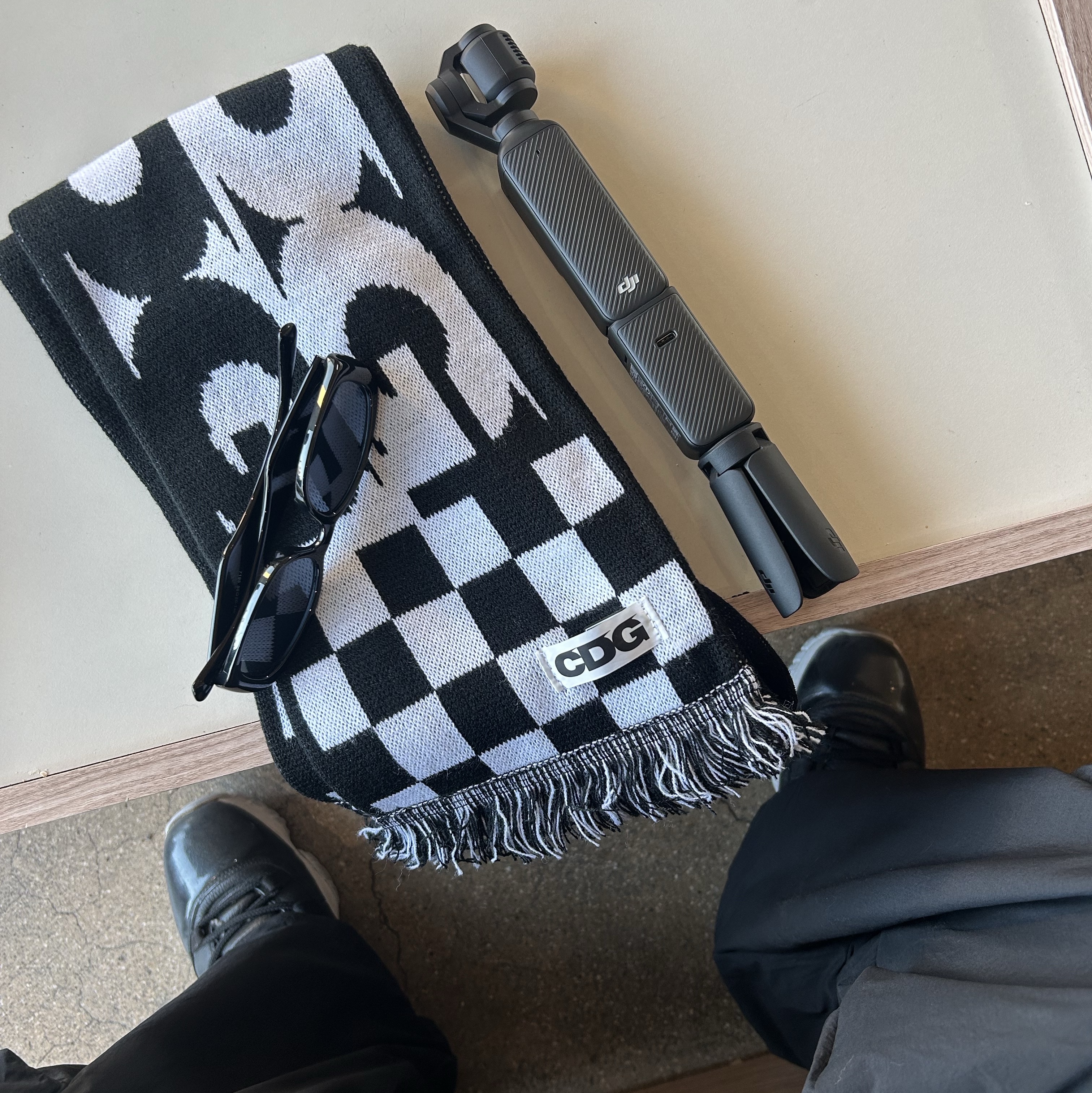 CDG Logo Check Muffler White Black, Jordan 11 Retro Low 72-10 착용 스타일