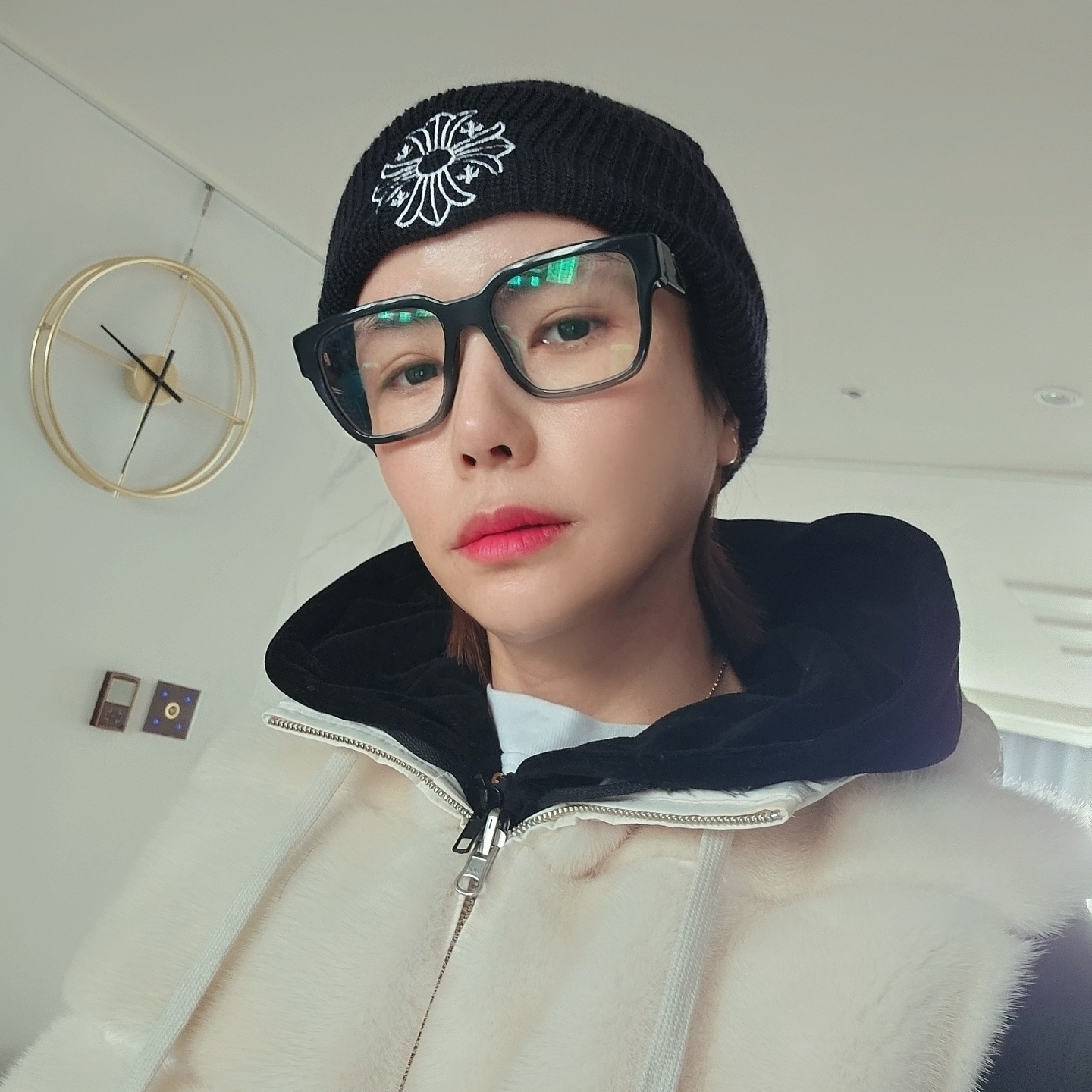Chrome Hearts Wool Beanie Black White, Supreme x Martine Rose Velour Track Jacket Brown - 24FW 착용 스타일 - 1