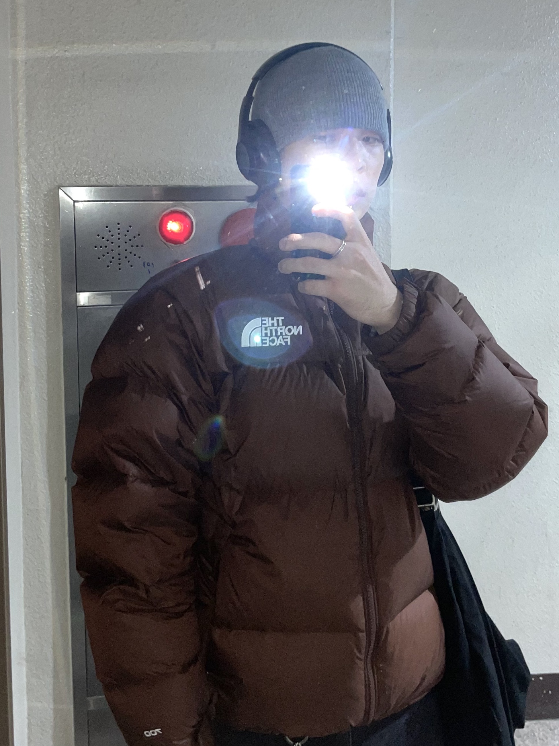 The North Face 1996 Retro Nuptse Jacket Dark Oak 착용 스타일