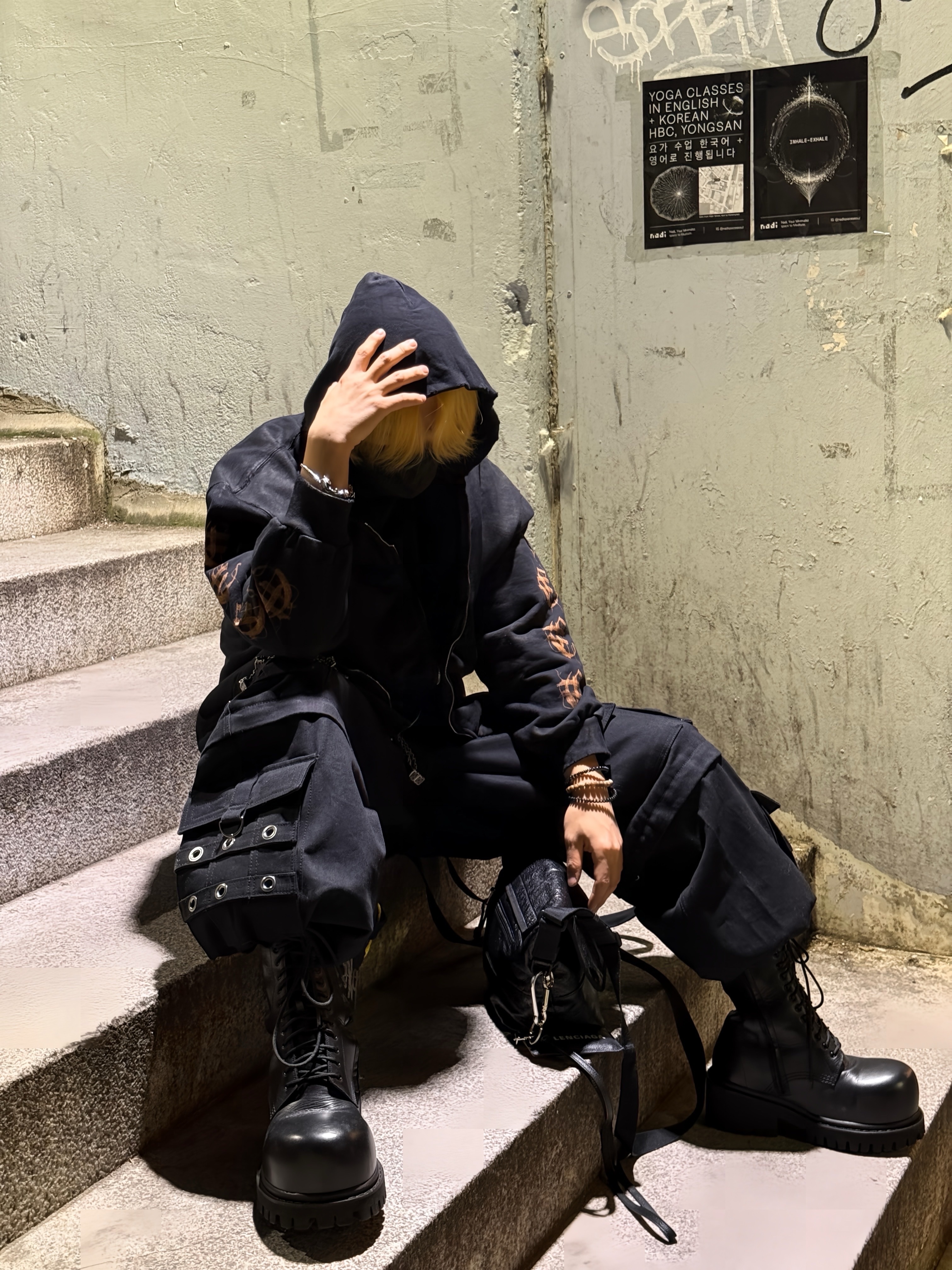 Balenciaga Heavy Metal Outerwear Zip-Up Hoodie Oversized Black Faded, Balenciaga Stomper Bootie Black 착용 스타일 - 5