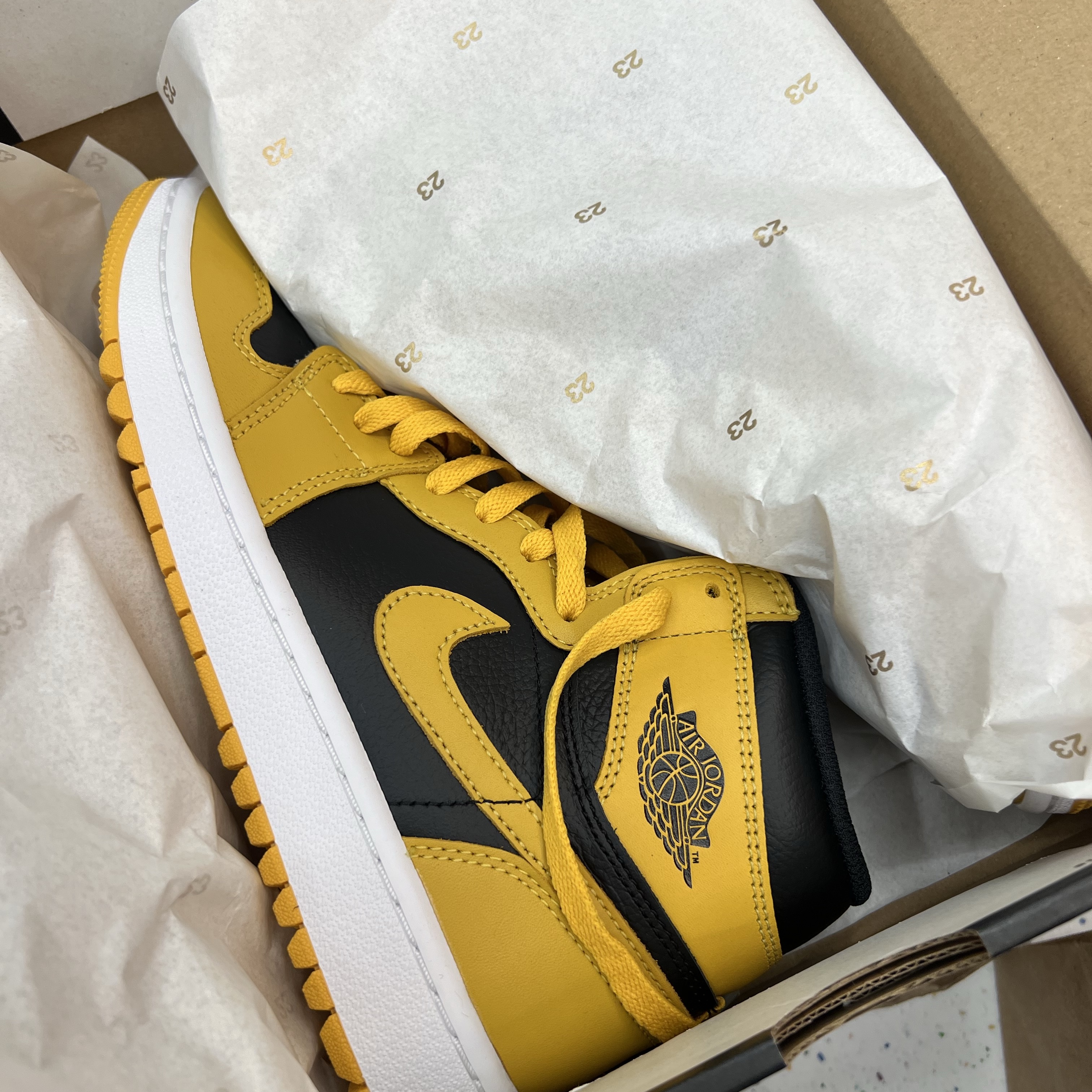 Jordan 1 High Golf Pollen 착용 스타일