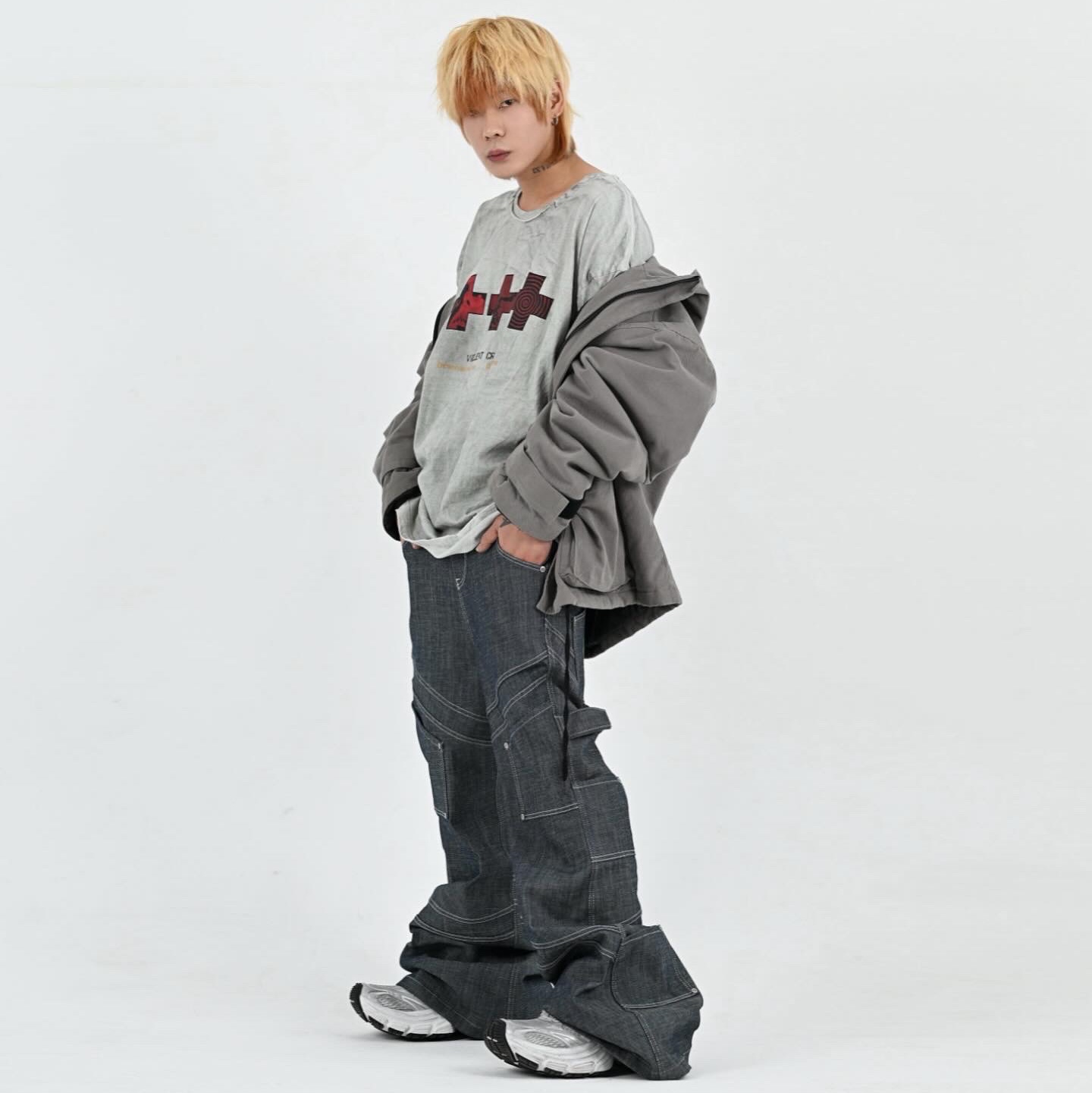 Balenciaga 10XL Sneakers White Grey Silver Black 착용 스타일 - 1