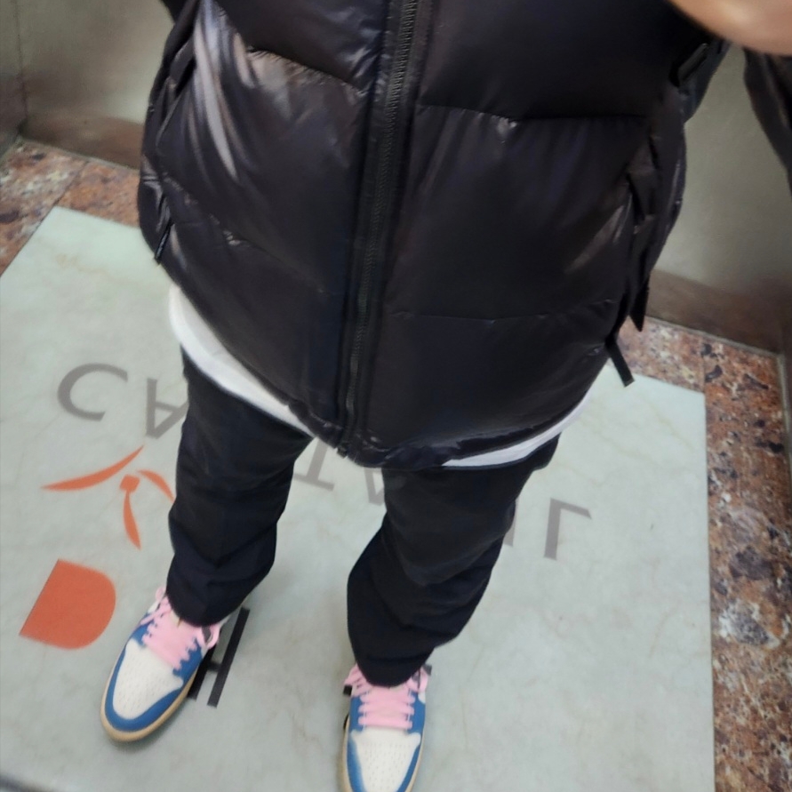 Jordan 1 Low SE Tokyo 96, The North Face 1996 Eco Nuptse Jacket Black 착용 스타일