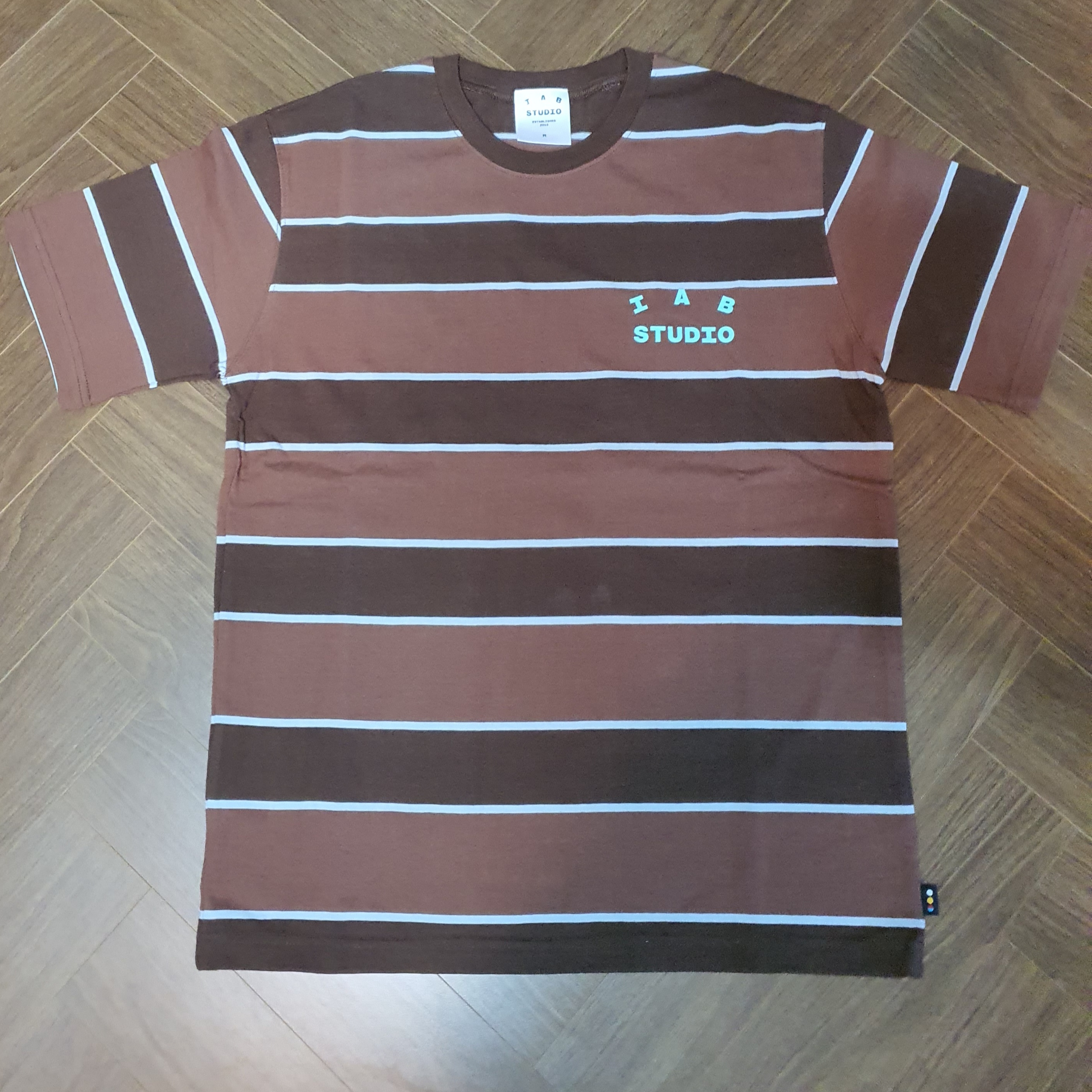 IAB Studio Striped T-Shirt Brown 착용 스타일 - 1