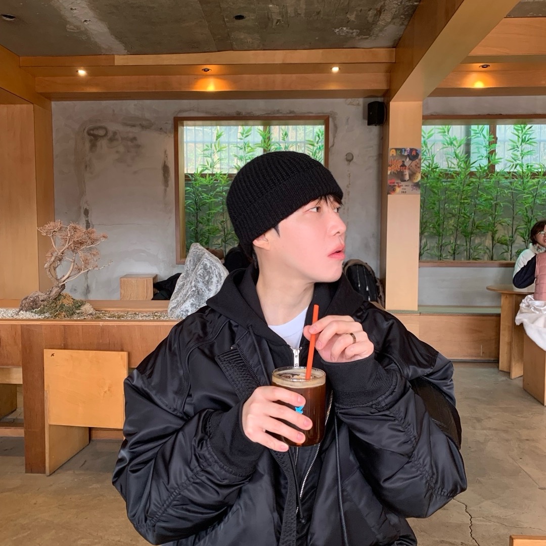 Juun.J Nylon Jersey Hooded Detachable MA-1 Jumper Black - 24FW, (W) Celine Triomphe Embroidered Beanie in Seamless Cashmere Camel 착용 스타일 - 2