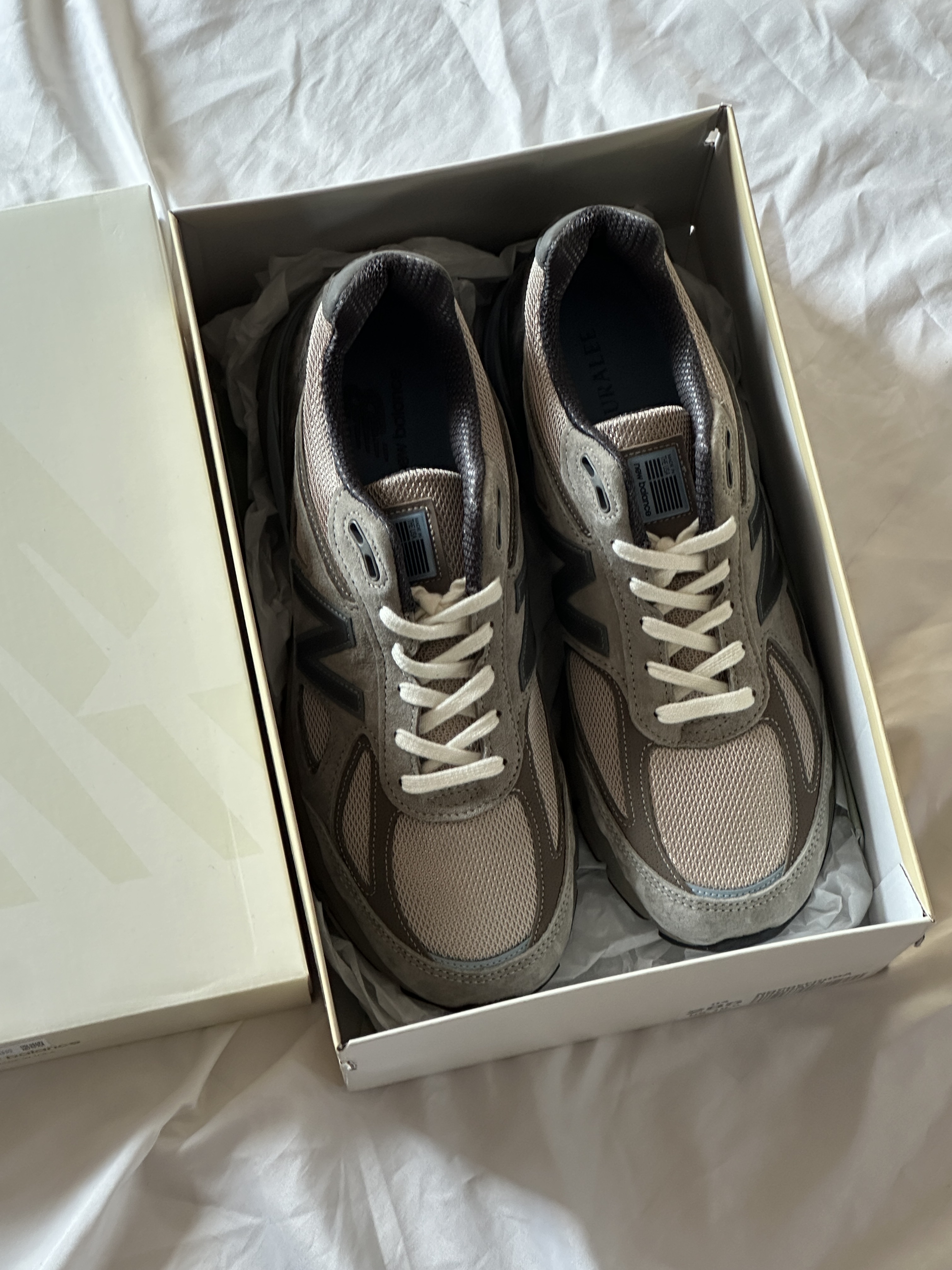 New Balance x Auralee 990v4 Made in USA London Fog 착용 스타일 - 2