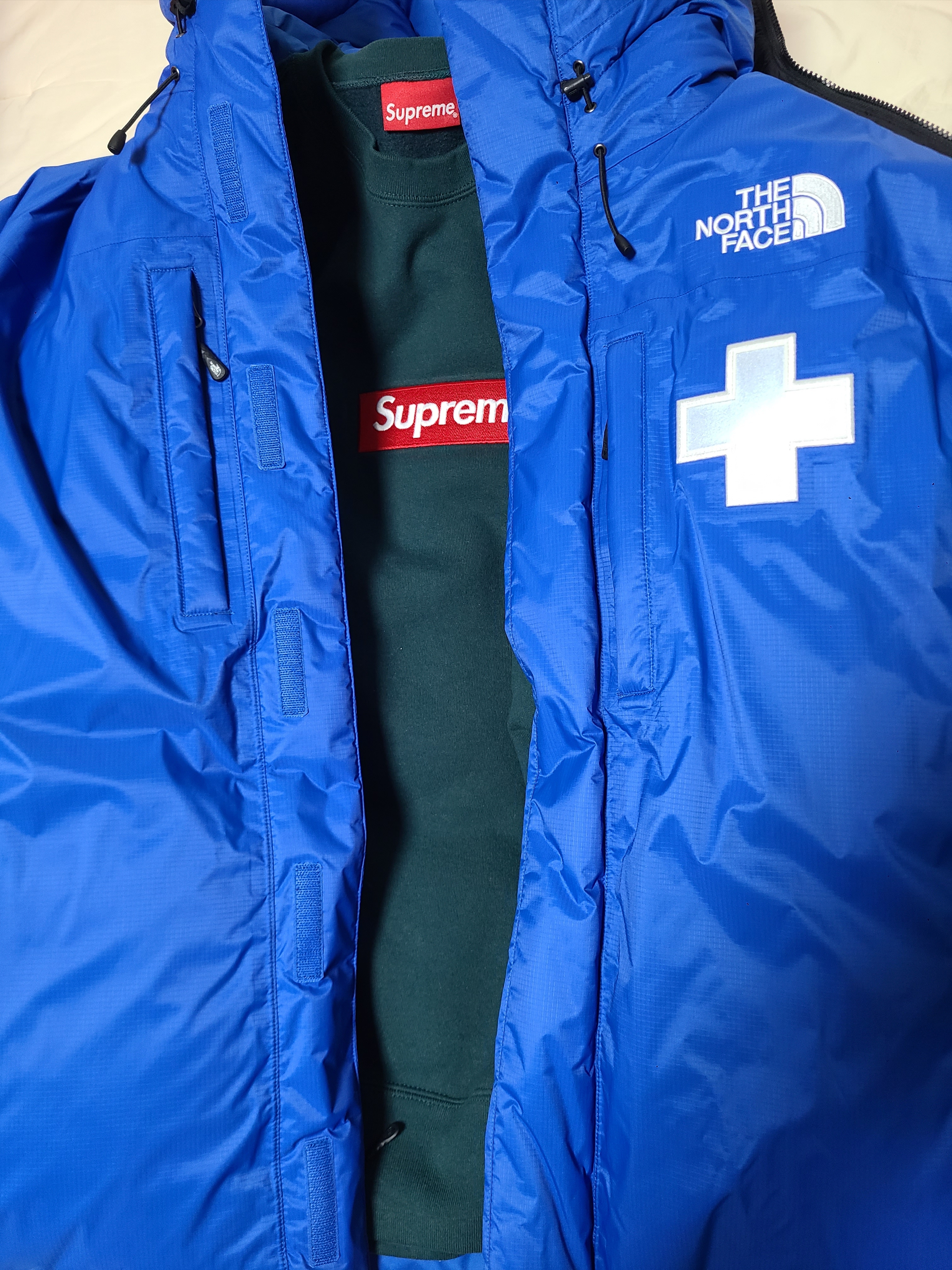 Supreme x The North Face Summit Series Rescue Baltoro Jacket Blue - 22SS, Supreme Box Logo Crewneck Dark Pine - 22FW 착용 스타일 - 2