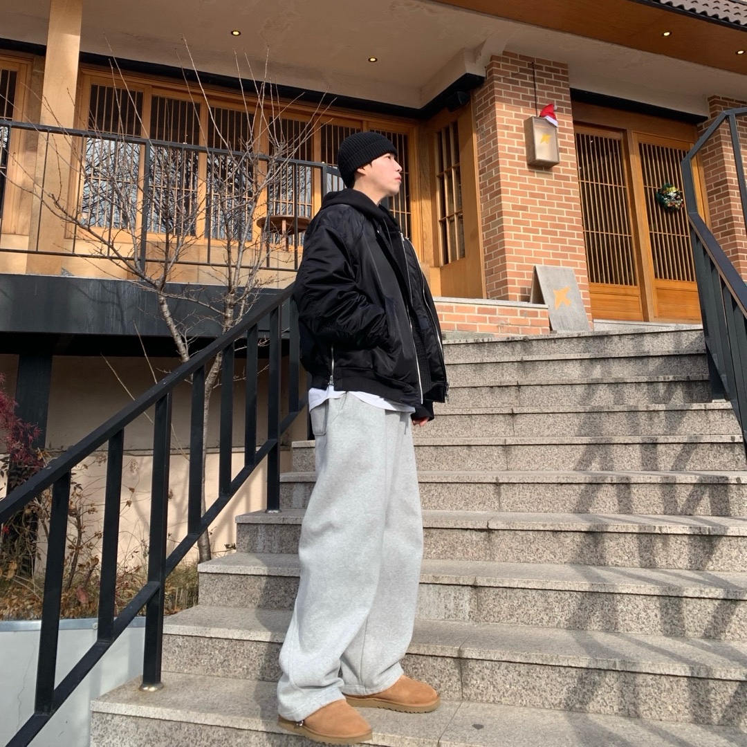 Juun.J Nylon Jersey Hooded Detachable MA-1 Jumper Black - 24FW, (W) Celine Triomphe Embroidered Beanie in Seamless Cashmere Camel 착용 스타일 - 1