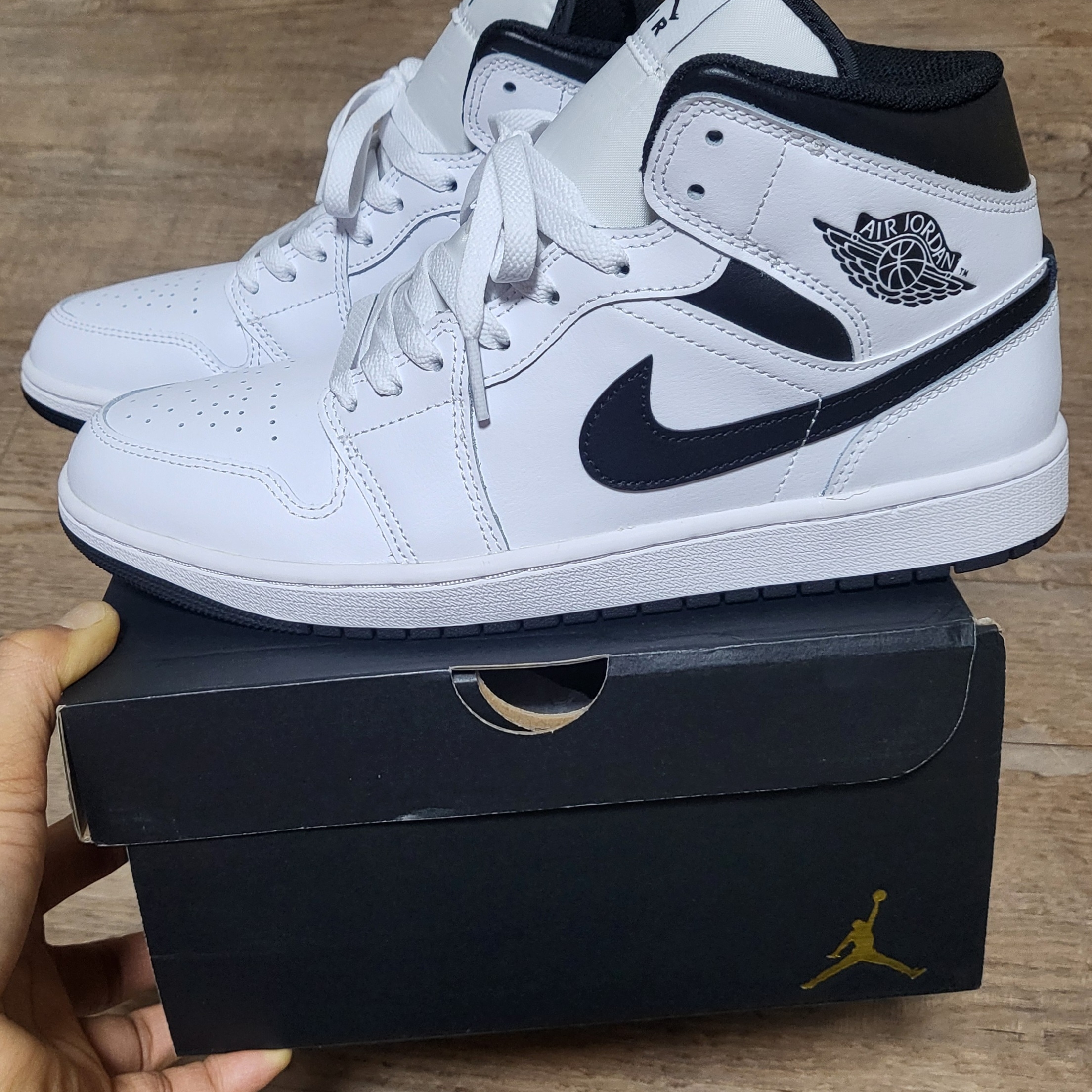 Jordan 1 Mid White Black 착용 스타일