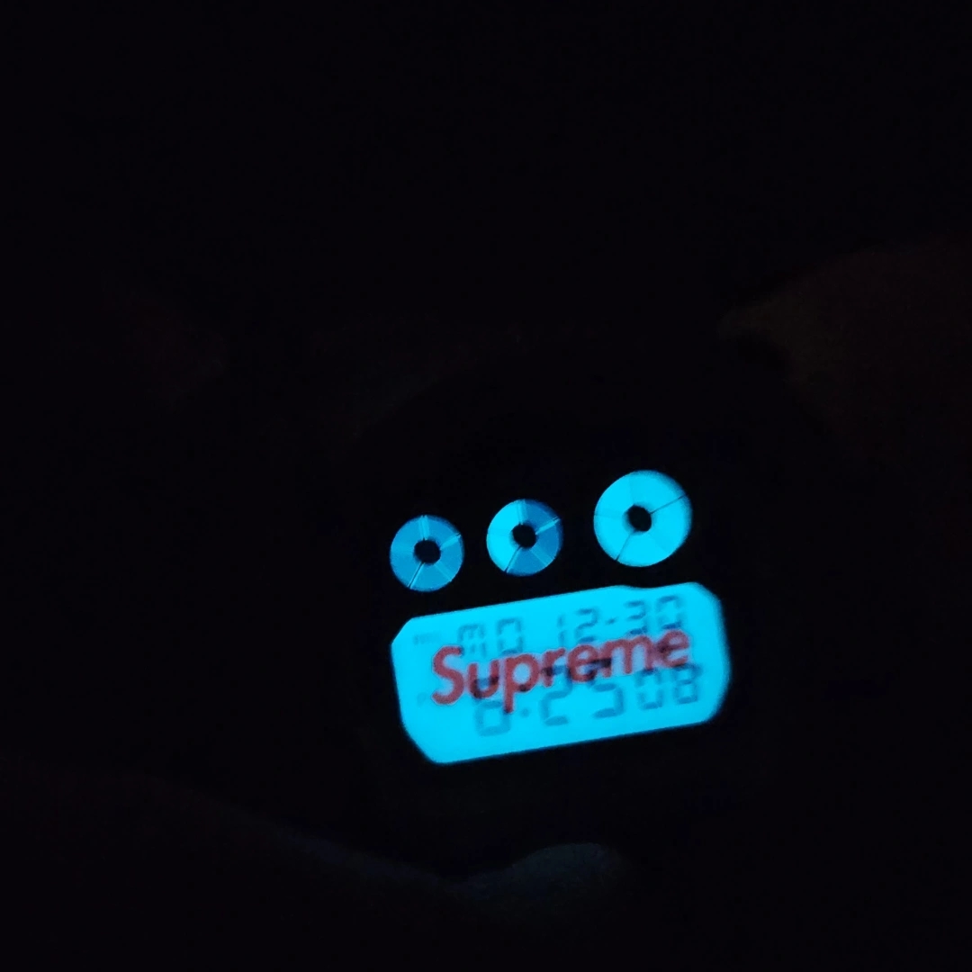 Casio G-Shock x Supreme x The North Face DW-6900 Black 착용 스타일