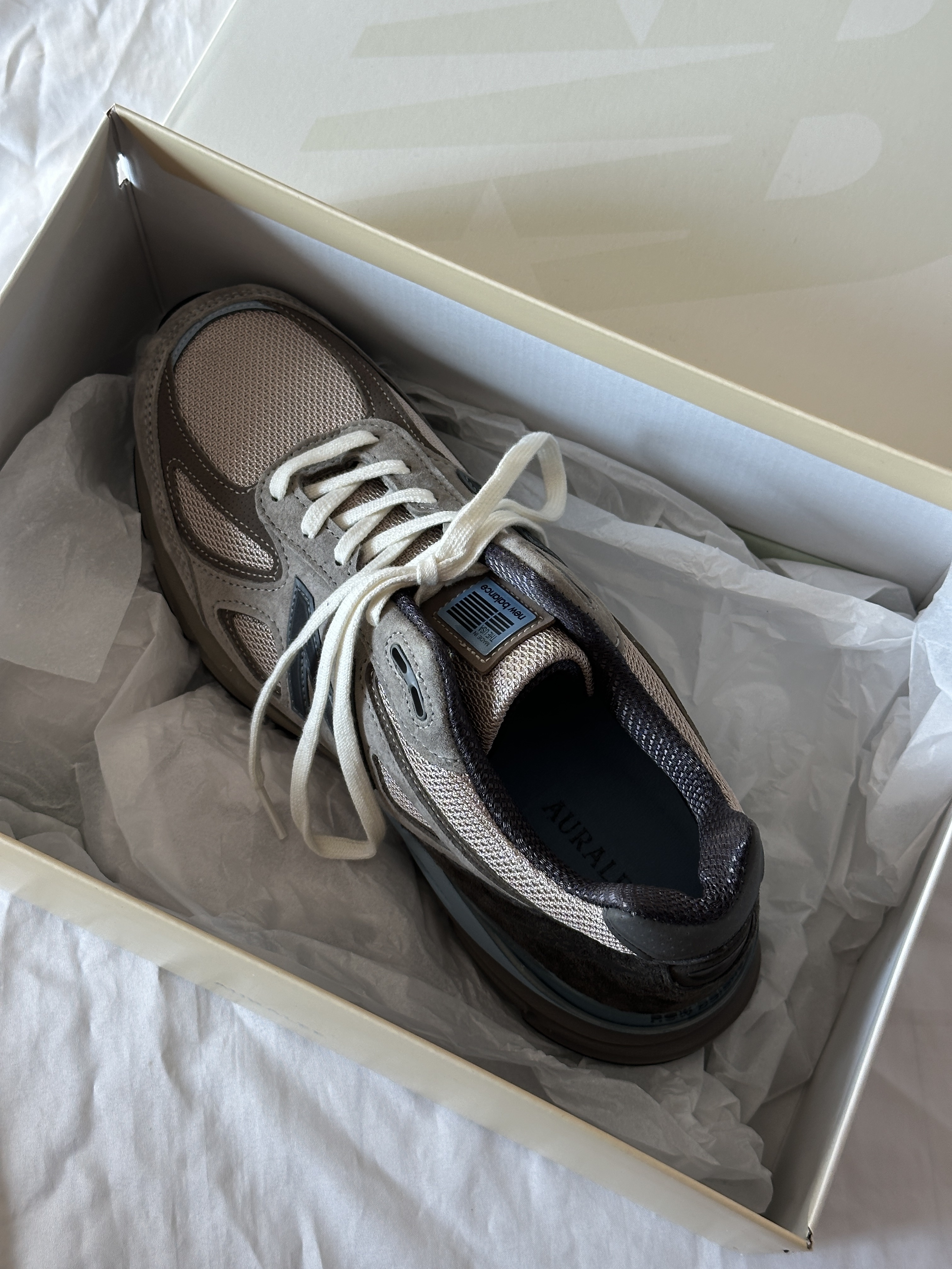 New Balance x Auralee 990v4 Made in USA London Fog 착용 스타일 - 6