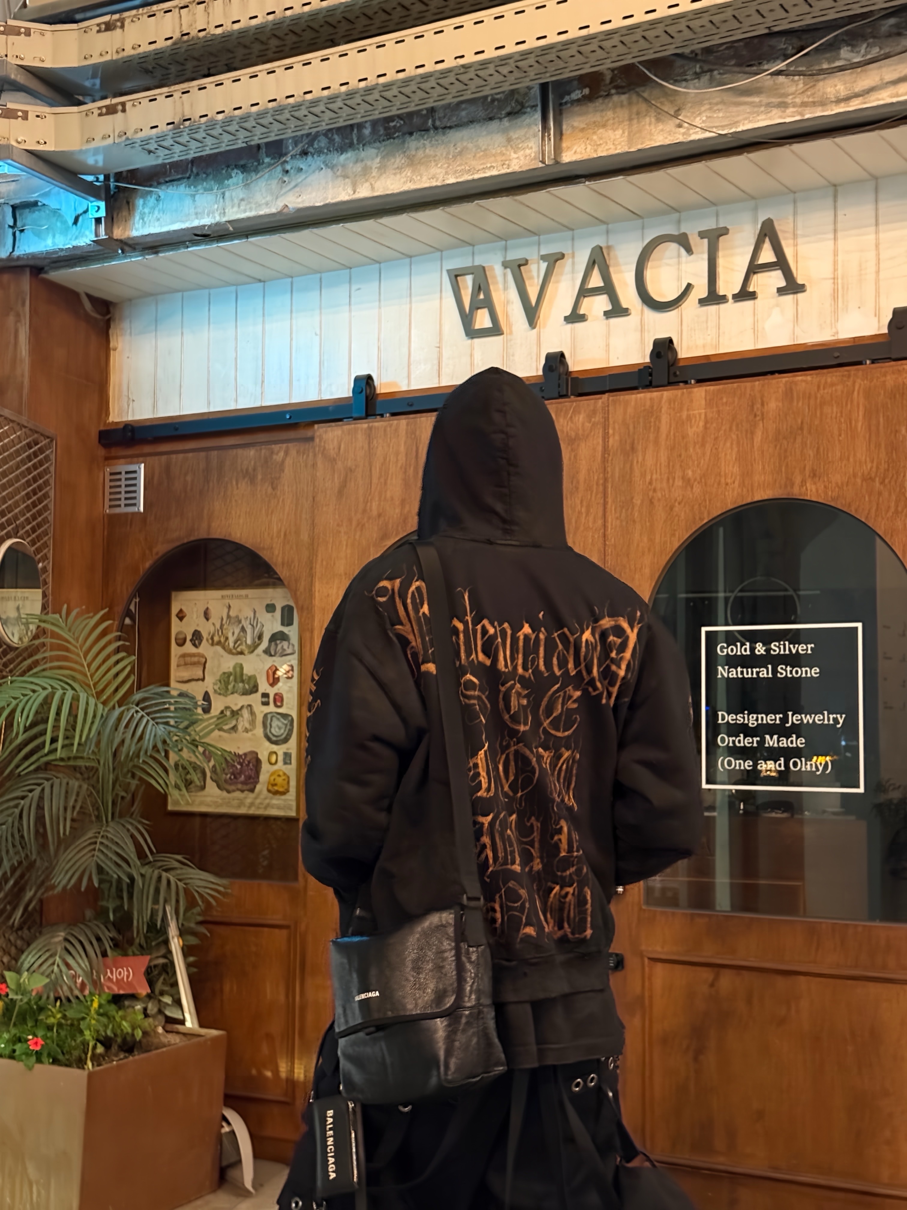 Balenciaga Heavy Metal Outerwear Zip-Up Hoodie Oversized Black Faded, Balenciaga Stomper Bootie Black 착용 스타일 - 2