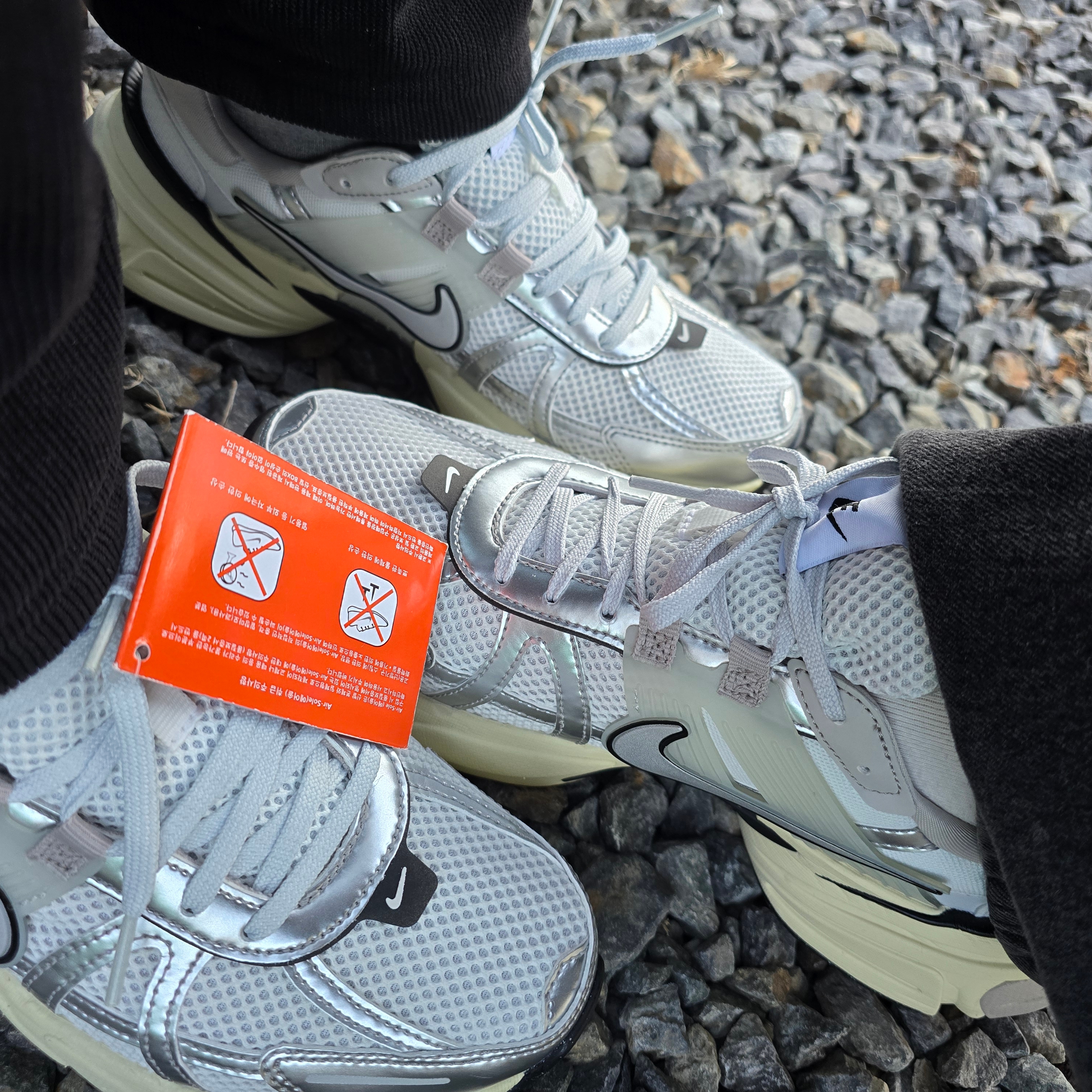 Nike V2K Run Summit White Metallic Silver 착용 스타일