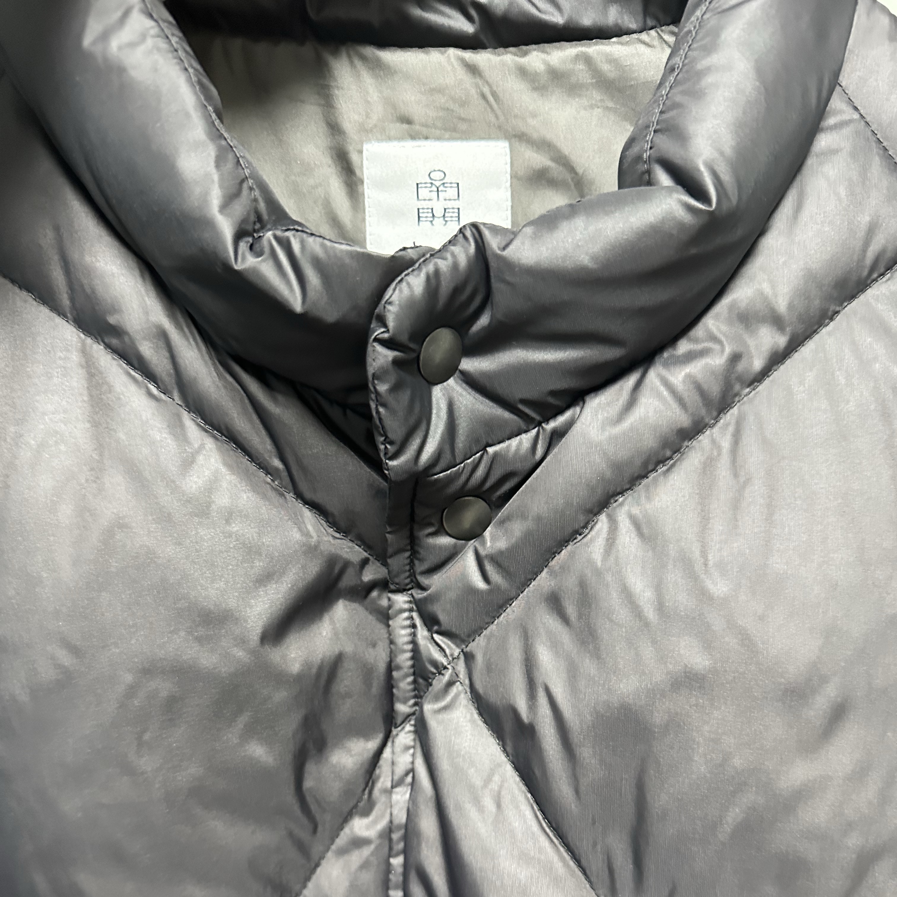 Polyteru Rhombus Down Puffer Jacket Black Charcoal 착용 스타일