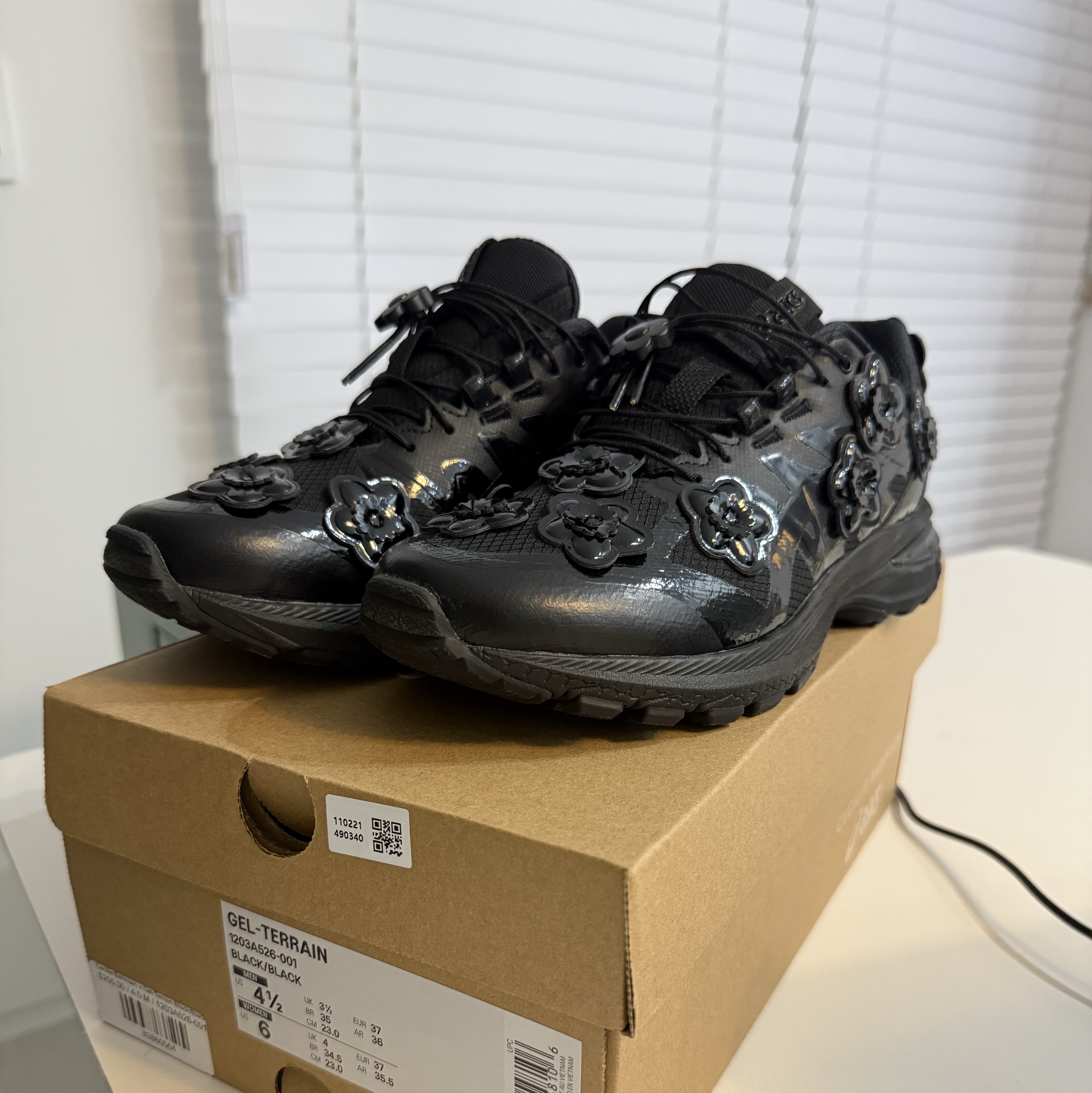 Asics x Cecilie Bahnsen Gel-Terrain Black 착용 스타일