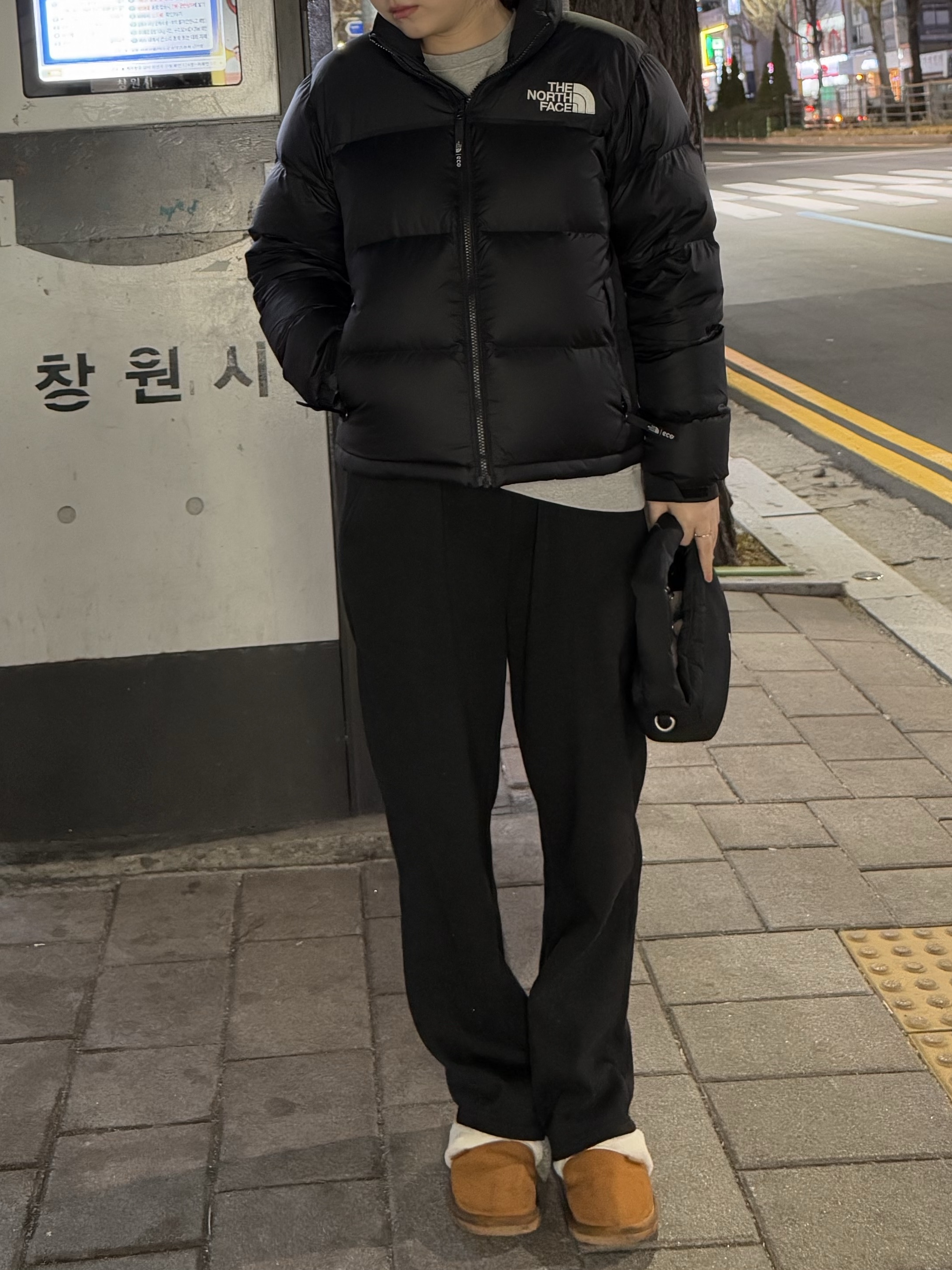 (W) The North Face 1996 Eco Nuptse Jacket Black 착용 스타일 - 3