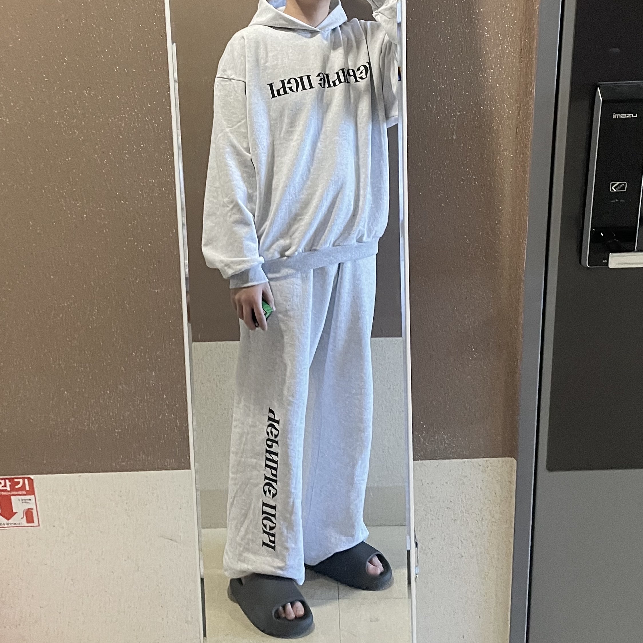 Yeezy x Gosha Rubchinskiy YZY Black Dogs Hoodie Heather Grey, Yeezy x Gosha Rubchinskiy YZY Black Dogs Jogger Heather Grey 착용 스타일