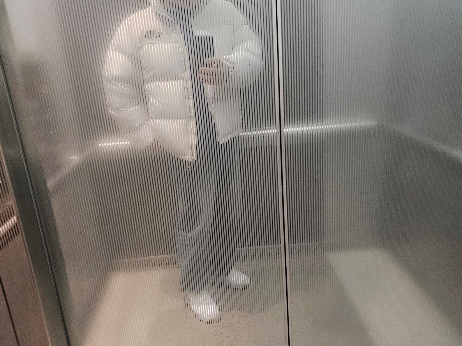 The North Face On Ball Jacket White Sand 착용 스타일