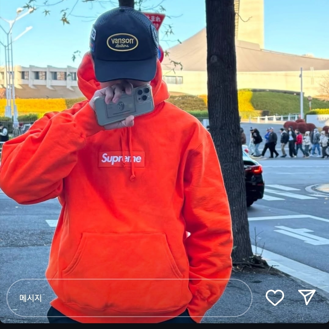 Supreme Box Logo Hooded Sweatshirt Dark Orange - 24FW 착용 스타일 - 6